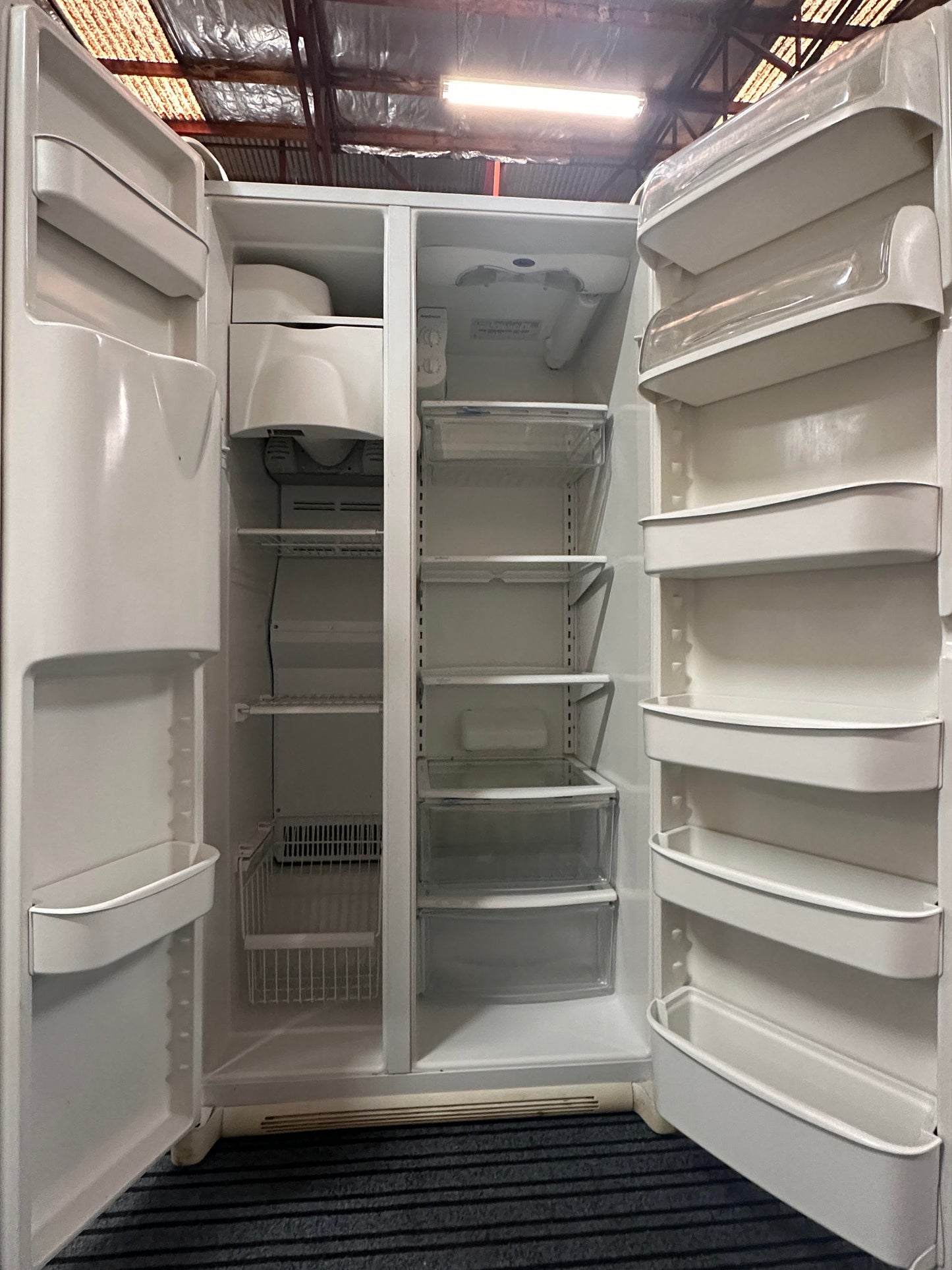 Amana Side by Side Fridge Freezer 661L XRSR465BW