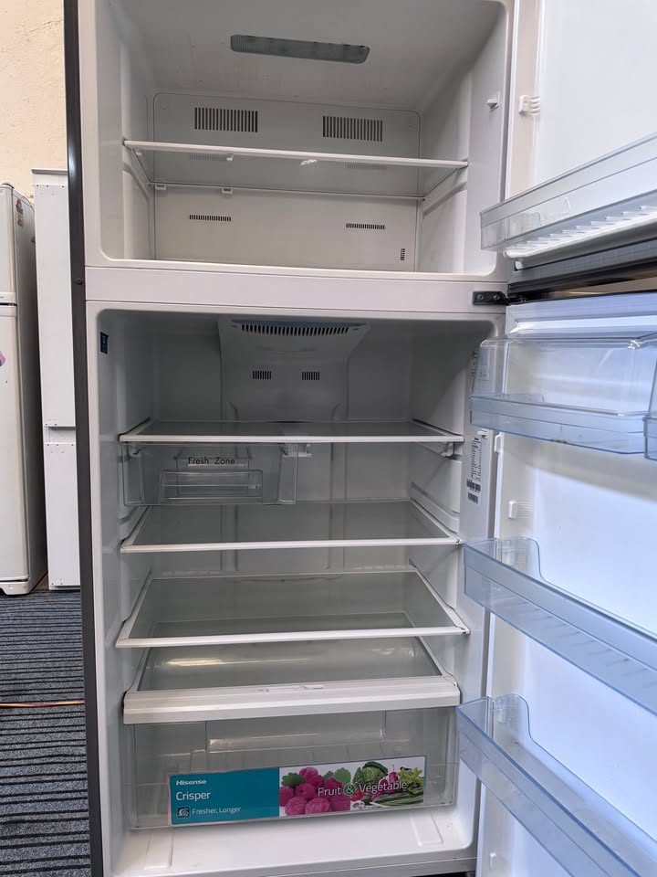 Hisense Top Mount Fridge Freezer HR6TFF5265 526L, 32350 L3