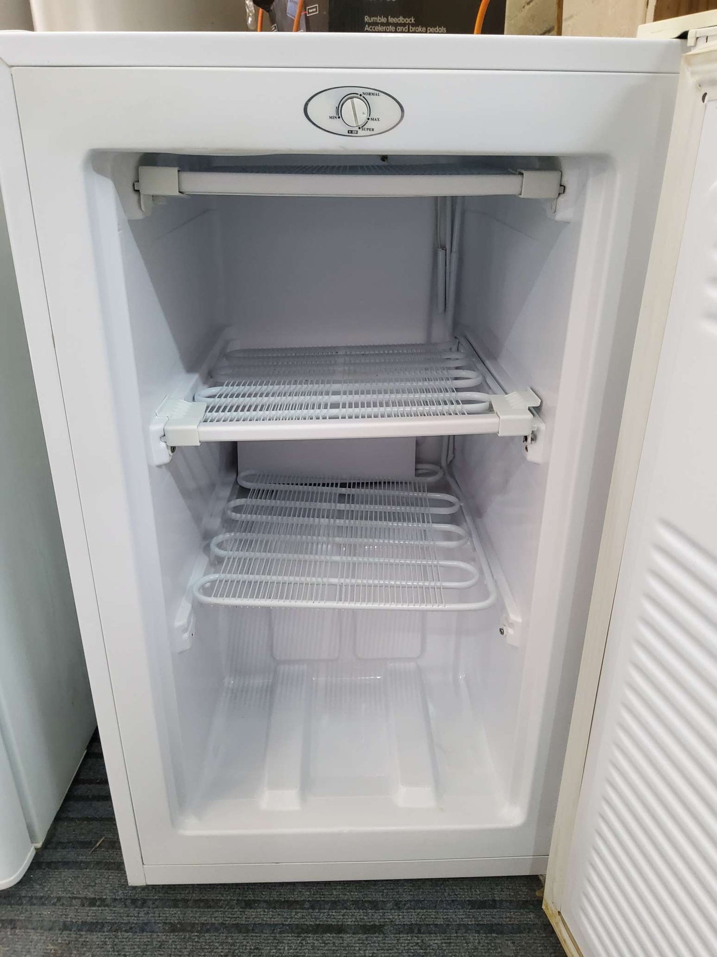 Avita Bar Freezer 82L DD1-10.2