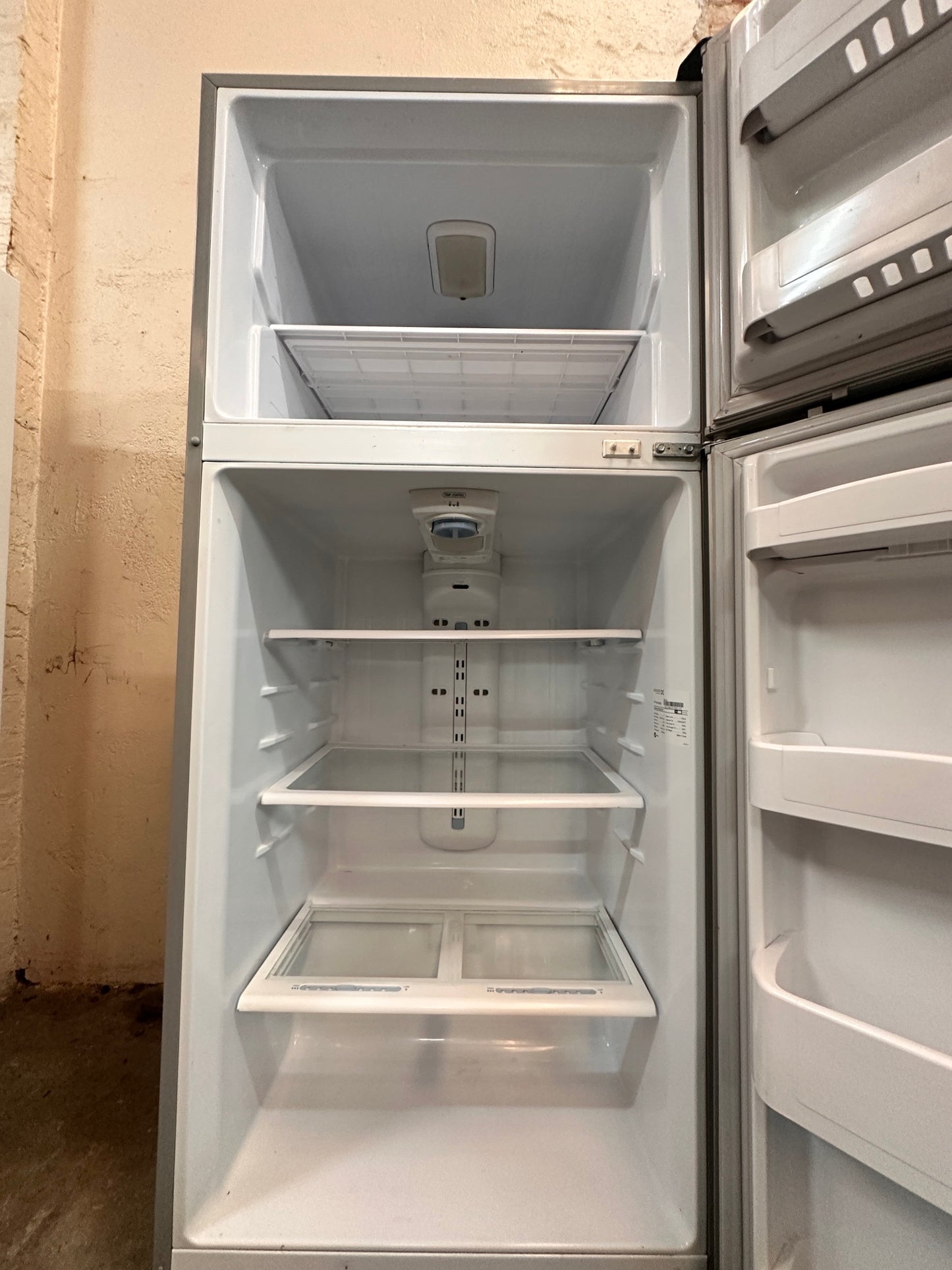 Daewoo Top Mount Fridge Freezer 524L FR-64*K*