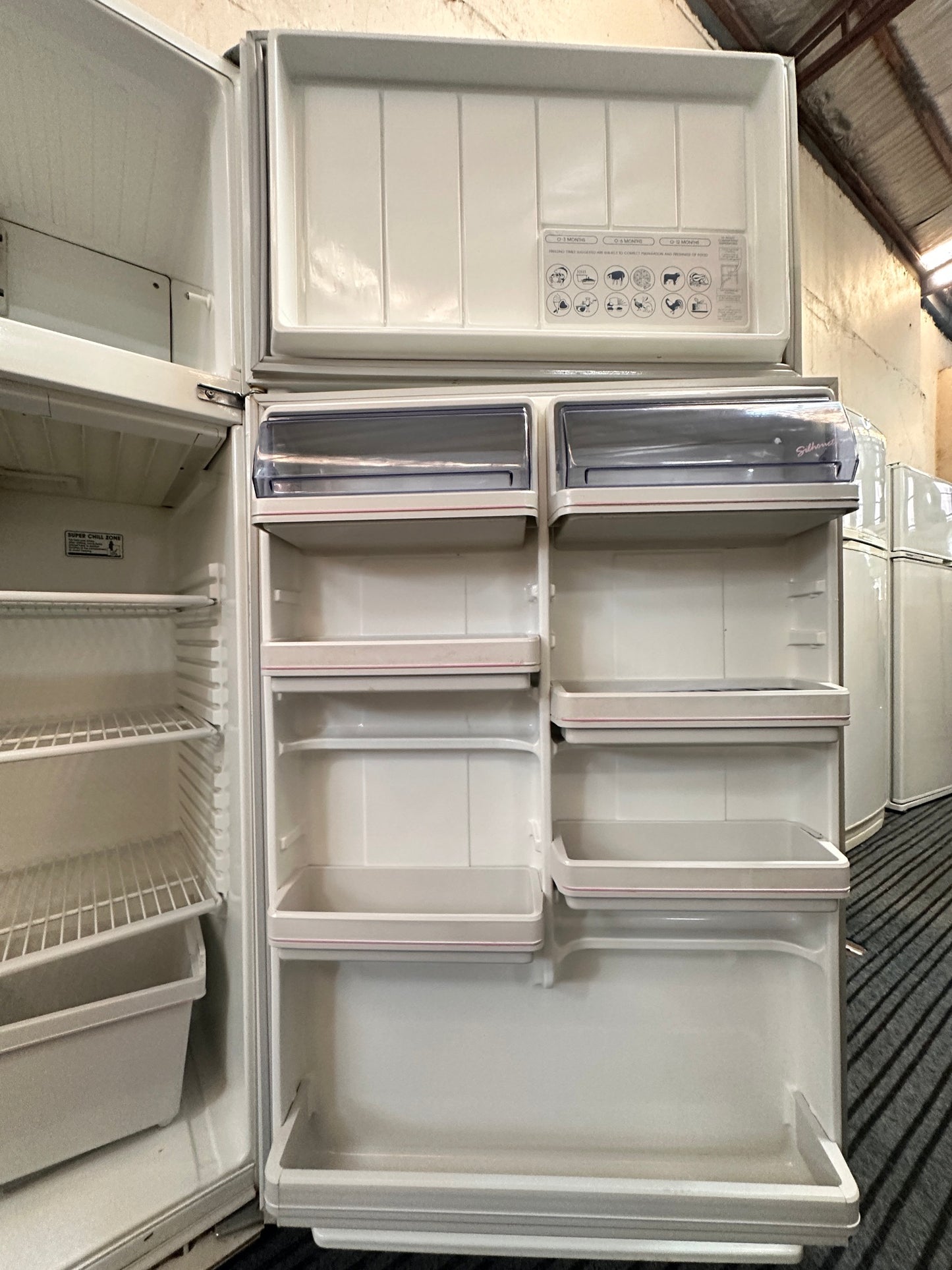 Westinghouse Top Mount Fridge Freezer 520L RJ522G-1