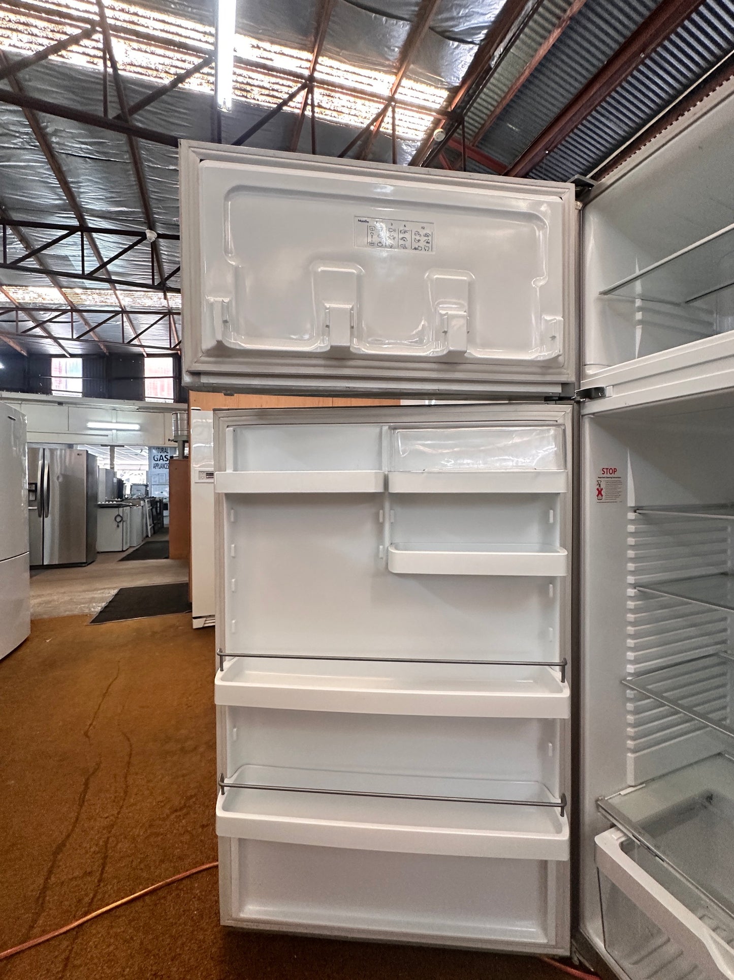 Fisher & Paykel Top Mount Fridge Freezer 517L E521TLX3