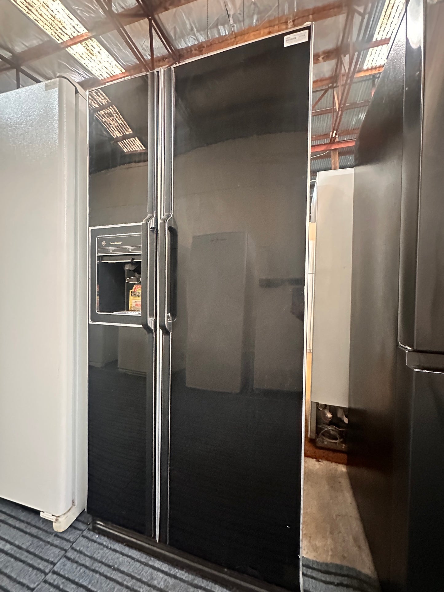 General Electric Side by Side Fridge Freezer 595L TFX20/22