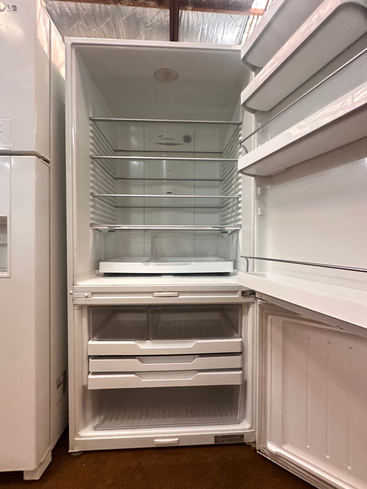 Fisher & Paykel Bottom Mount Fridge Freezer 519L E522B