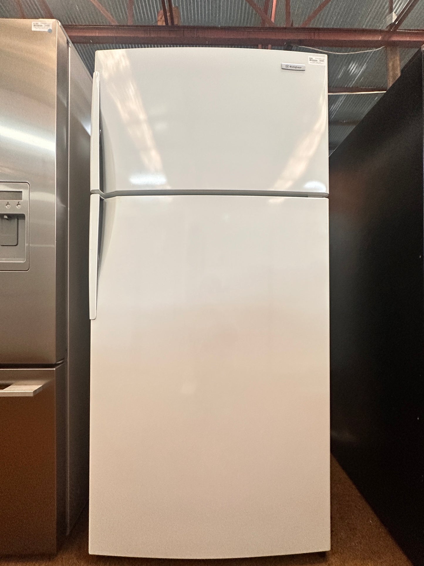 Westinghouse Top Mount Fridge Freezer 520L WTM5200WB-R*7