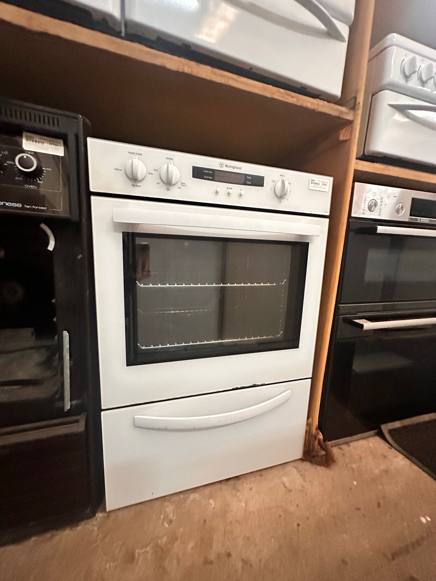Westinghouse Fan Forced Natural Gas Wall Oven GXN650WNG