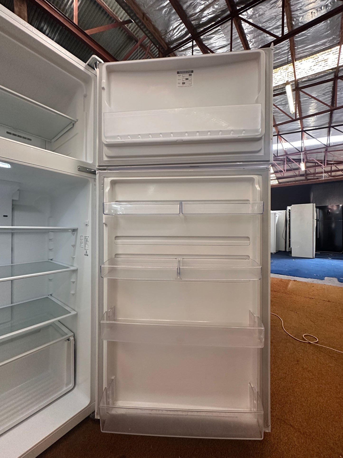 Kelvinator Top Mount Fridge Freezer 536L KTM5402WC