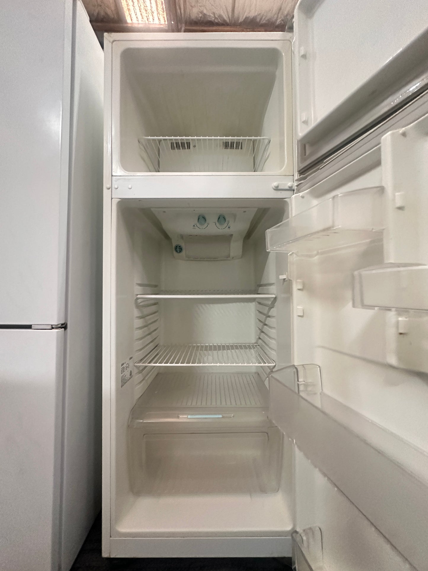 Simpson Top Mount Fridge Freezer 303L SR300C-R