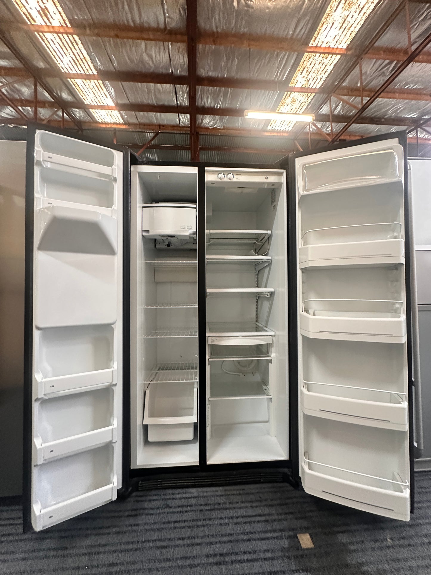 General Electric Side by Side Fridge Freezer 692L GSG25MISAFBB