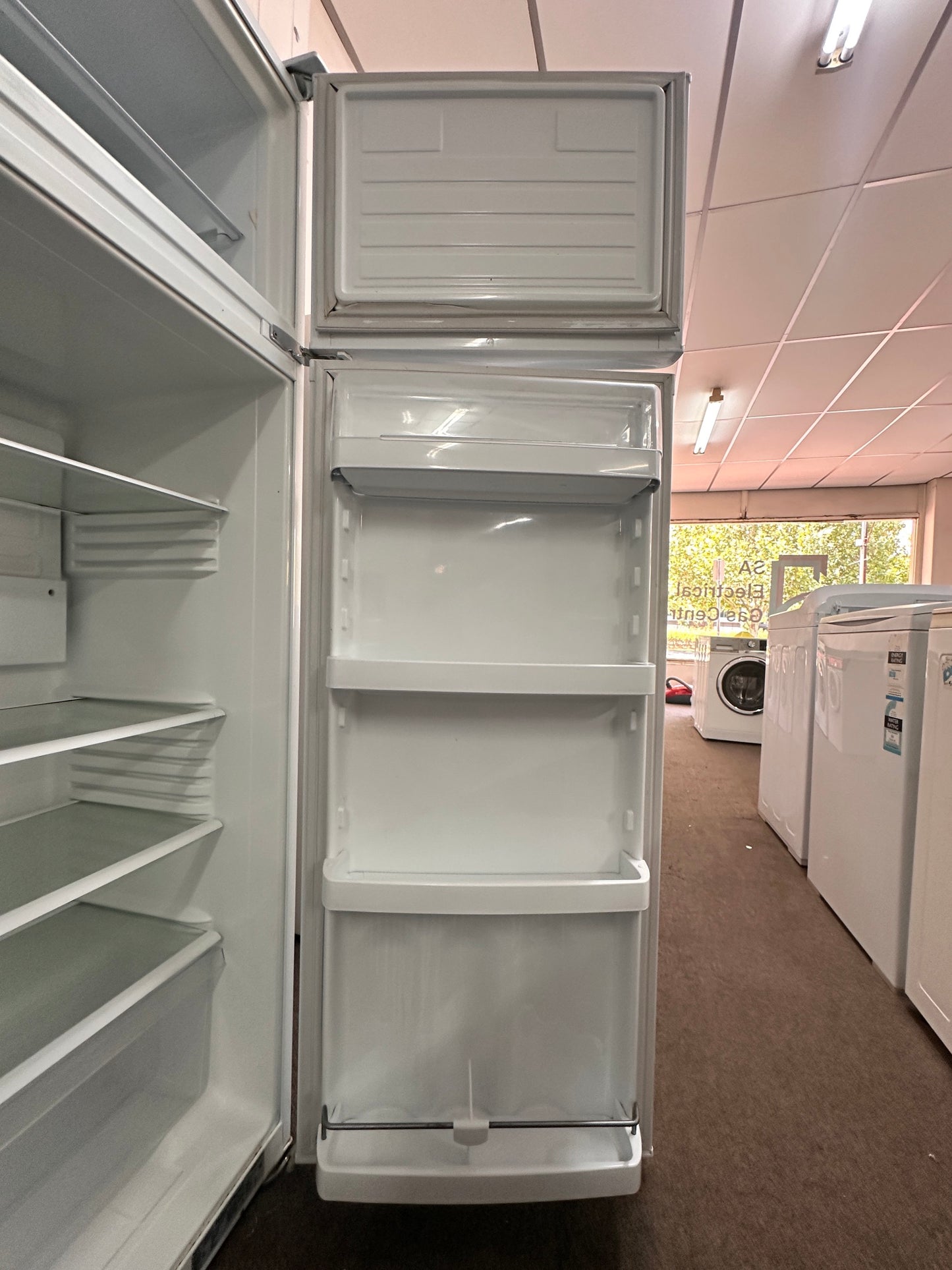 Fisher & Paykel Top Mount Fridge Freezer 248L E249TL
