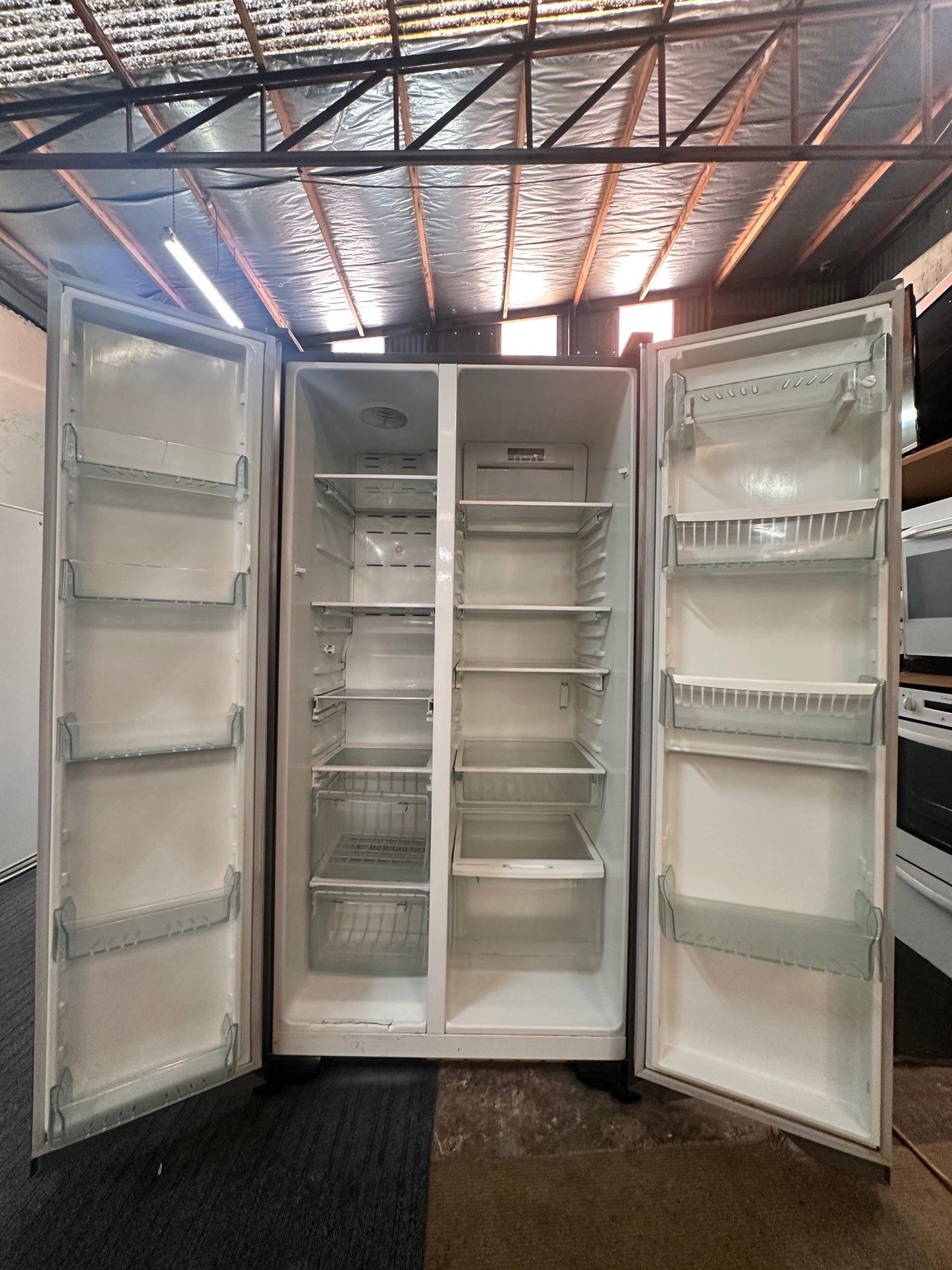 Westinghouse Side by Side Fridge Freezer 606L WSE6100SA*21