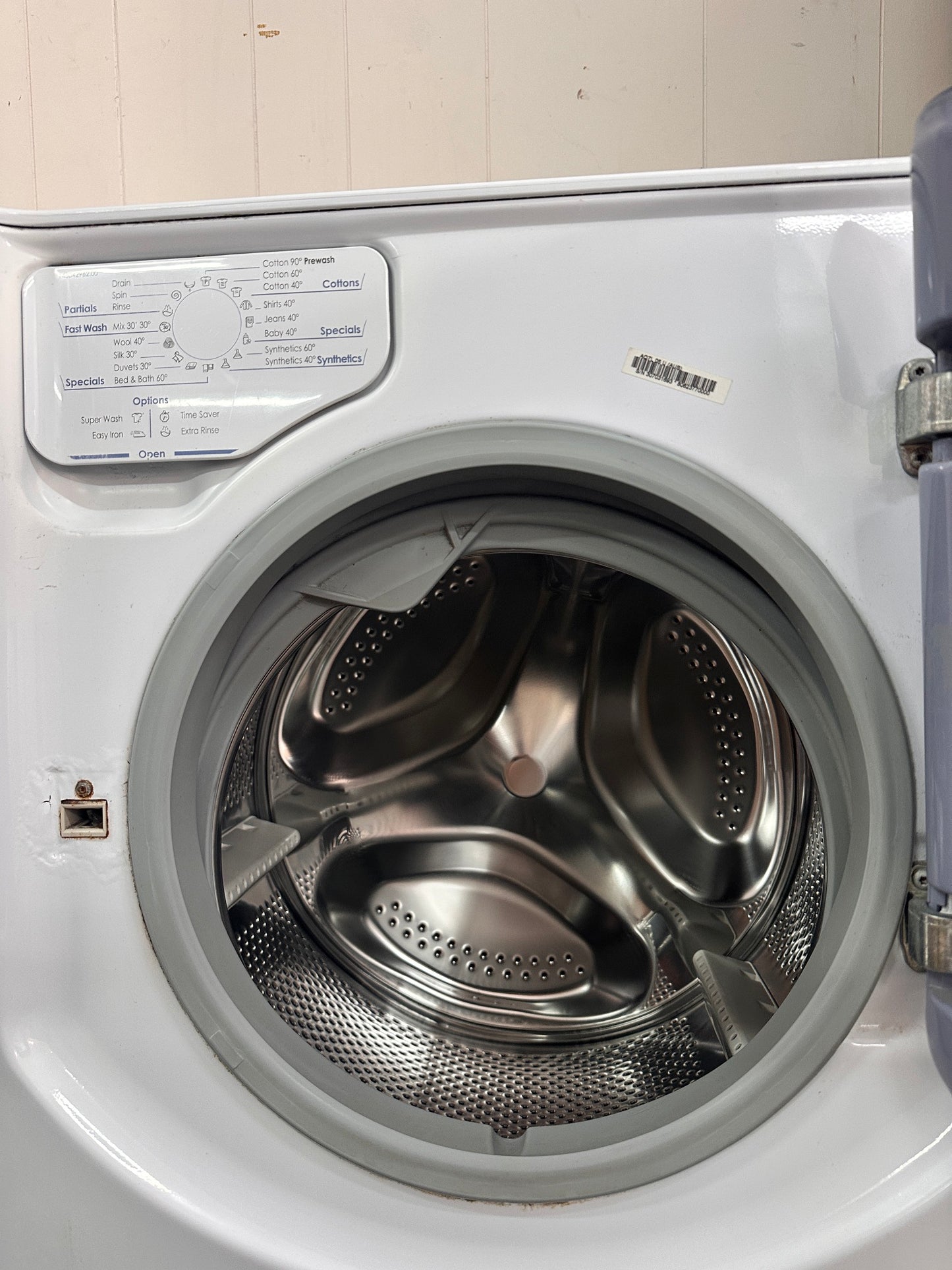 Ariston Front Load Washing Machine 7.5kg AQ7L05U