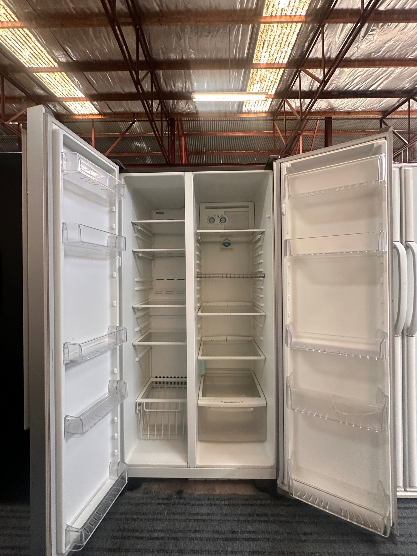 Simpson Side by Side Fridge Freezer 606L SSM6100MA*1