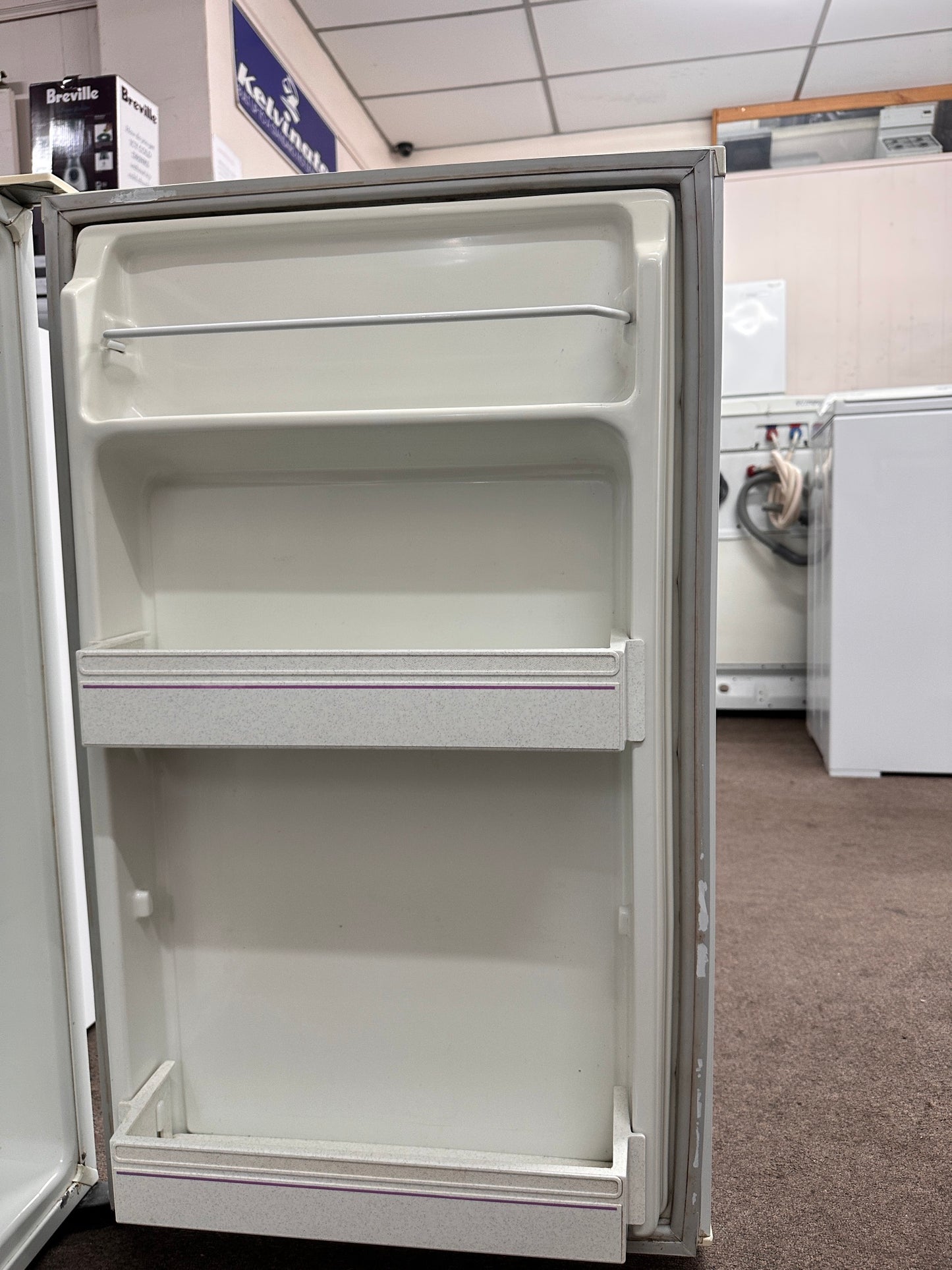 Kelvinatoor Bar Fridge 140L P143Y-R