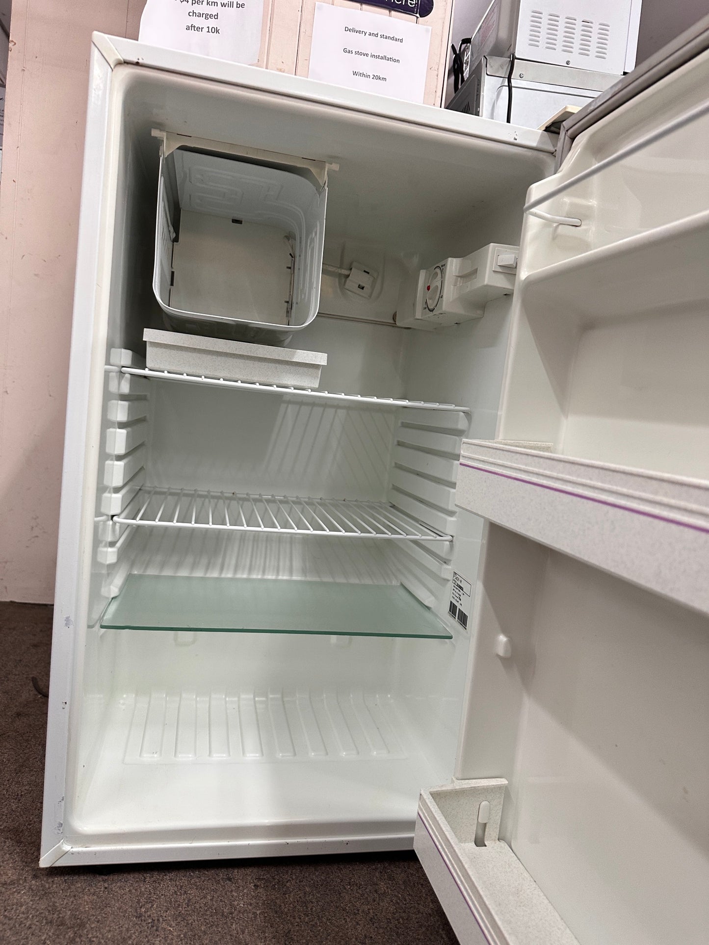 Kelvinatoor Bar Fridge 140L P143Y-R