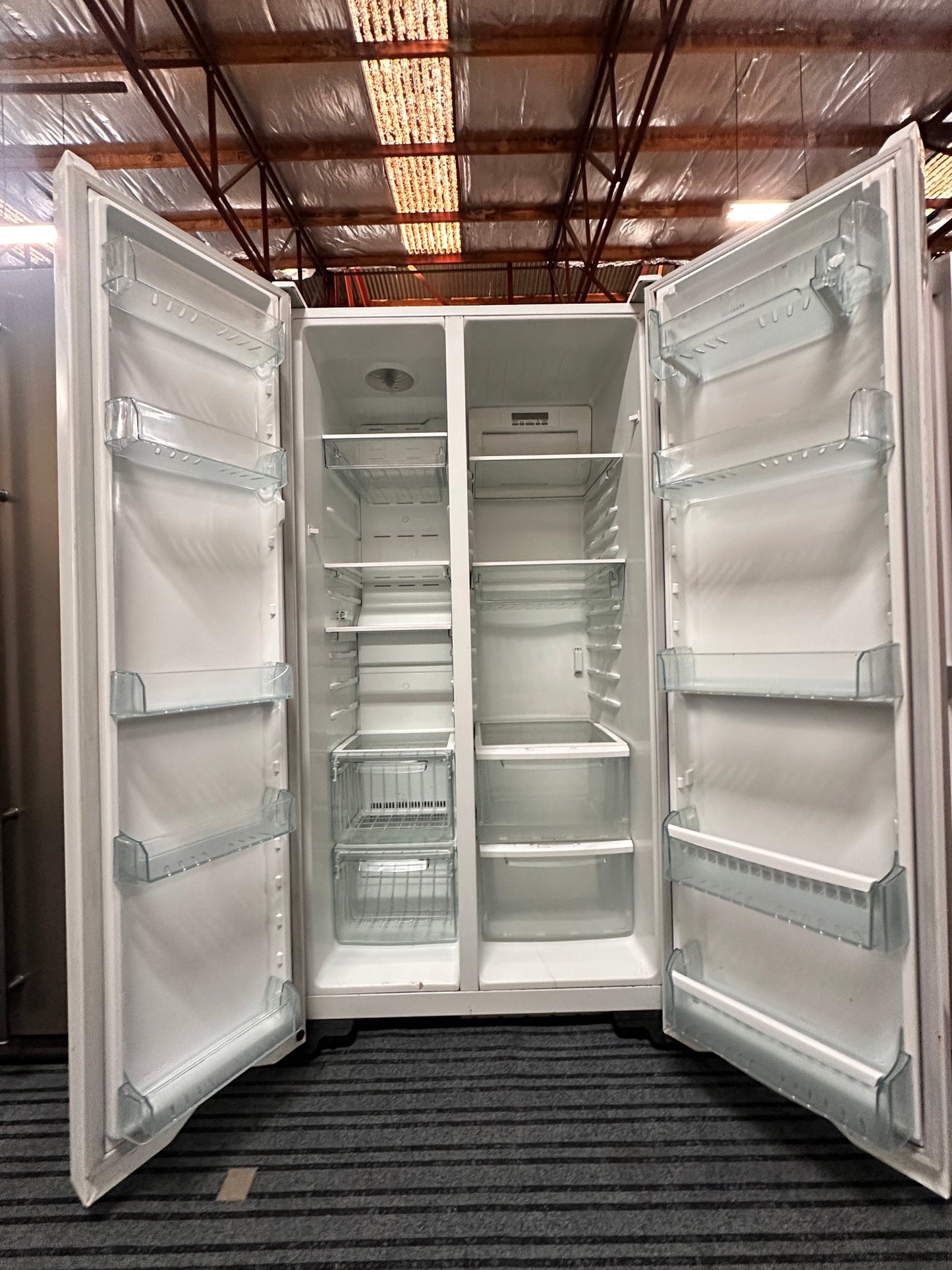 Westinghouse Side by Side Fridge Freezer 606L WSE6100WA