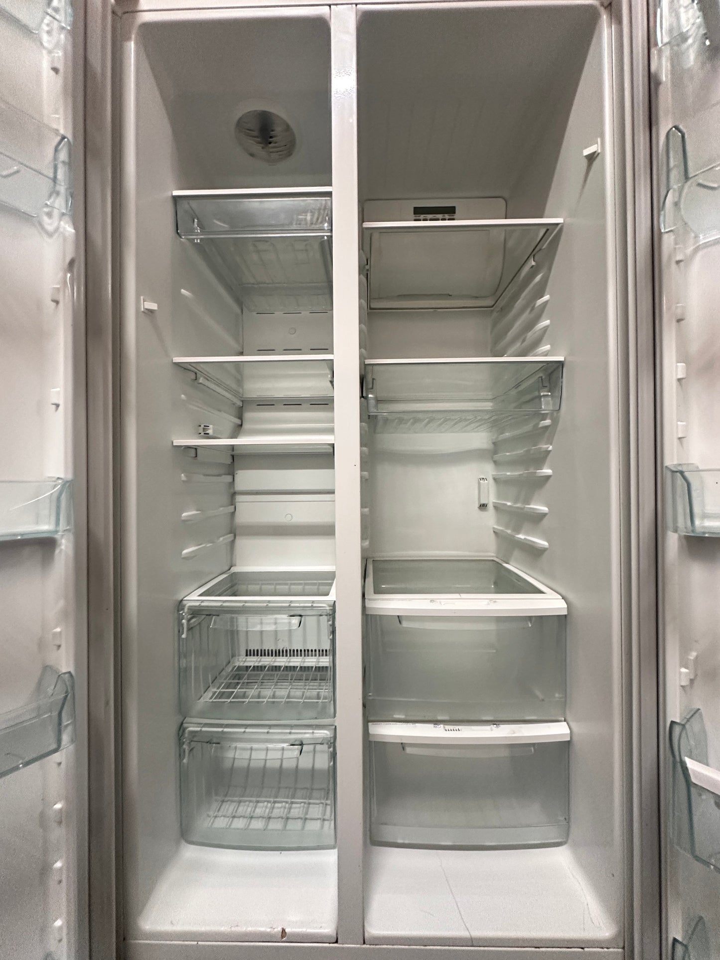 Westinghouse Side by Side Fridge Freezer 606L WSE6100WA