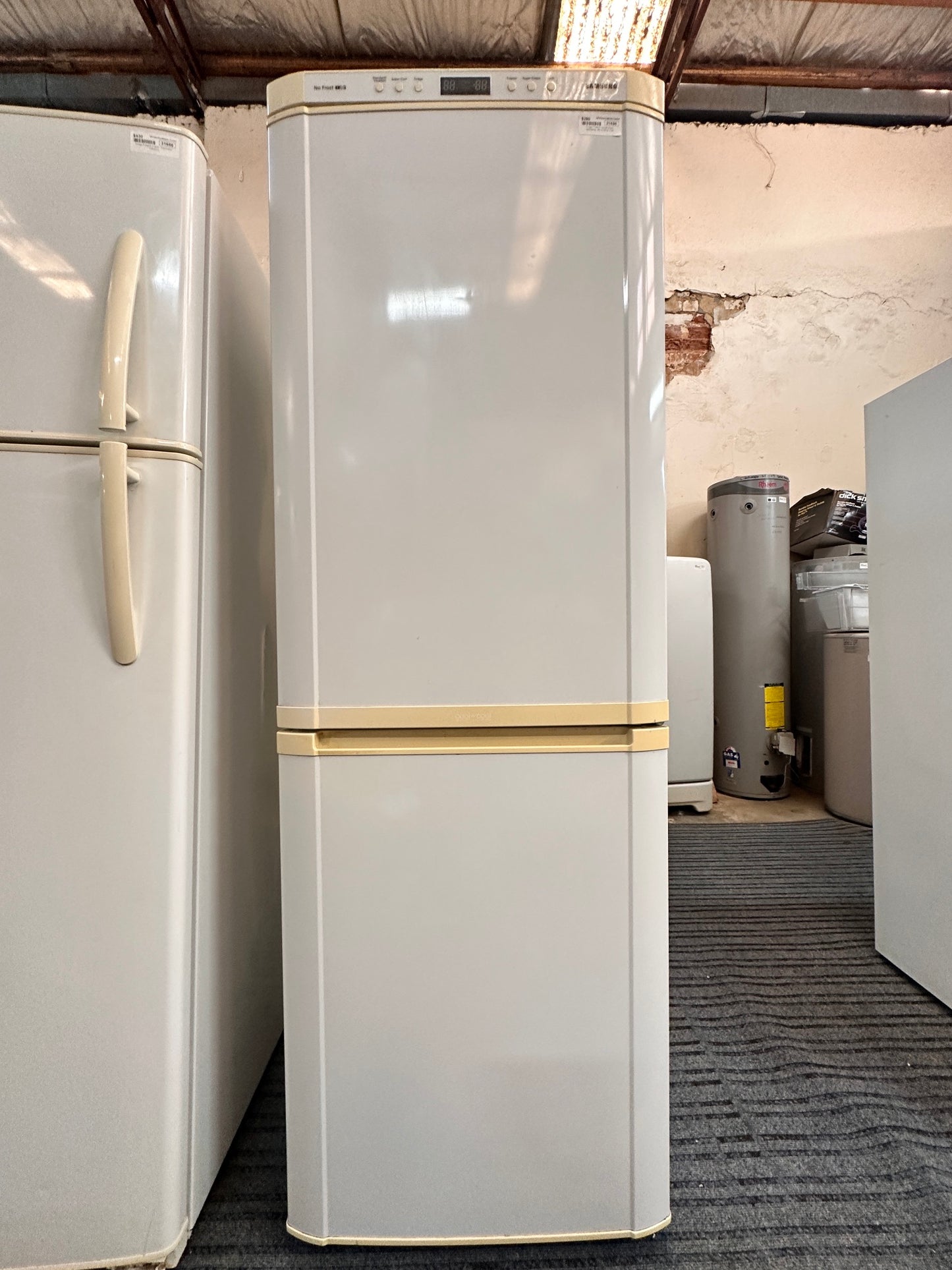 Samsung Bottom Mount Fridge Freezer 316L SRL316NW