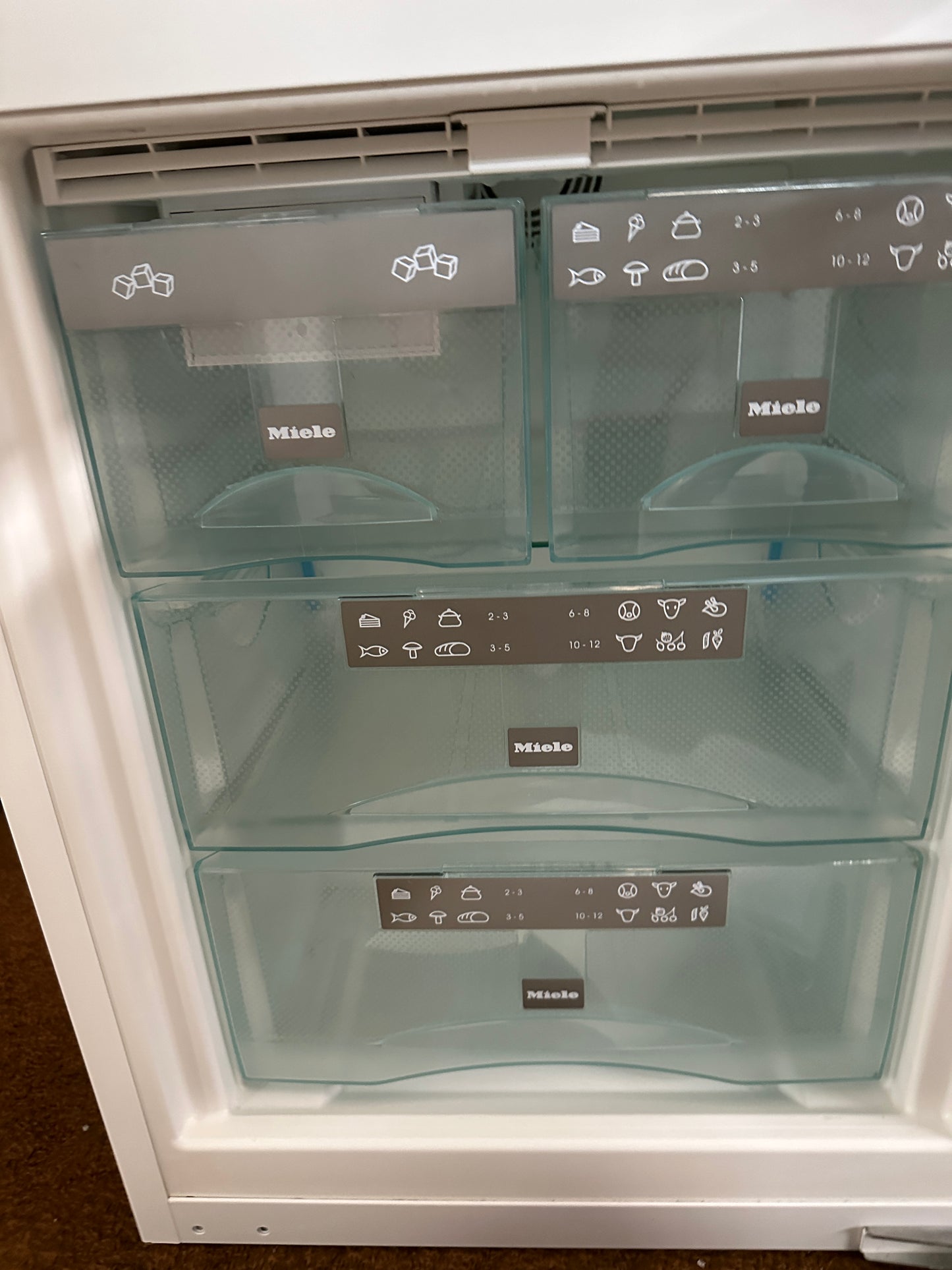 Miele Integrated Fridge Freezer 278L KFN9755IDE