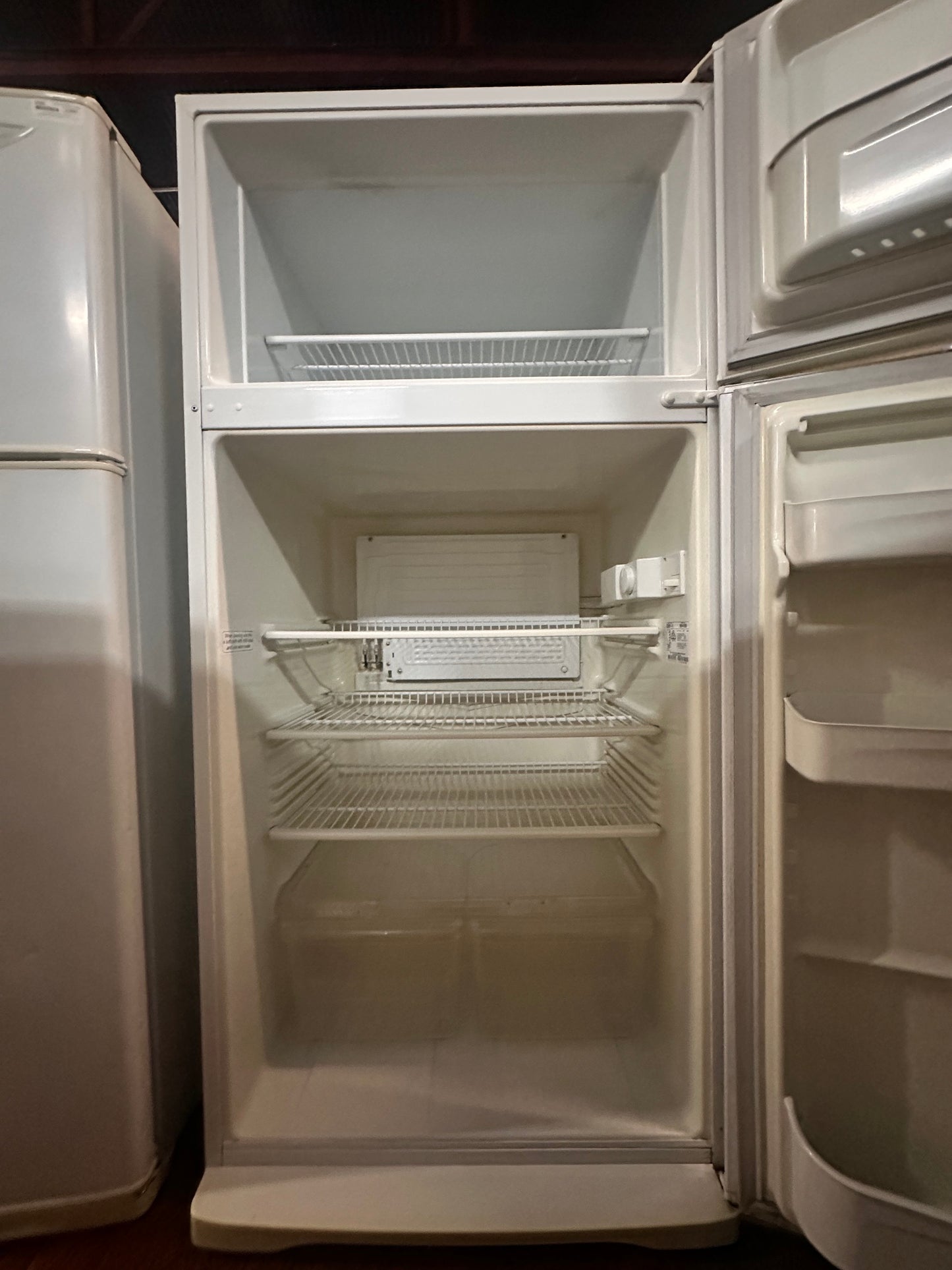 Kelvinator Top Mount Fridge Freezer 520L C520F-R
