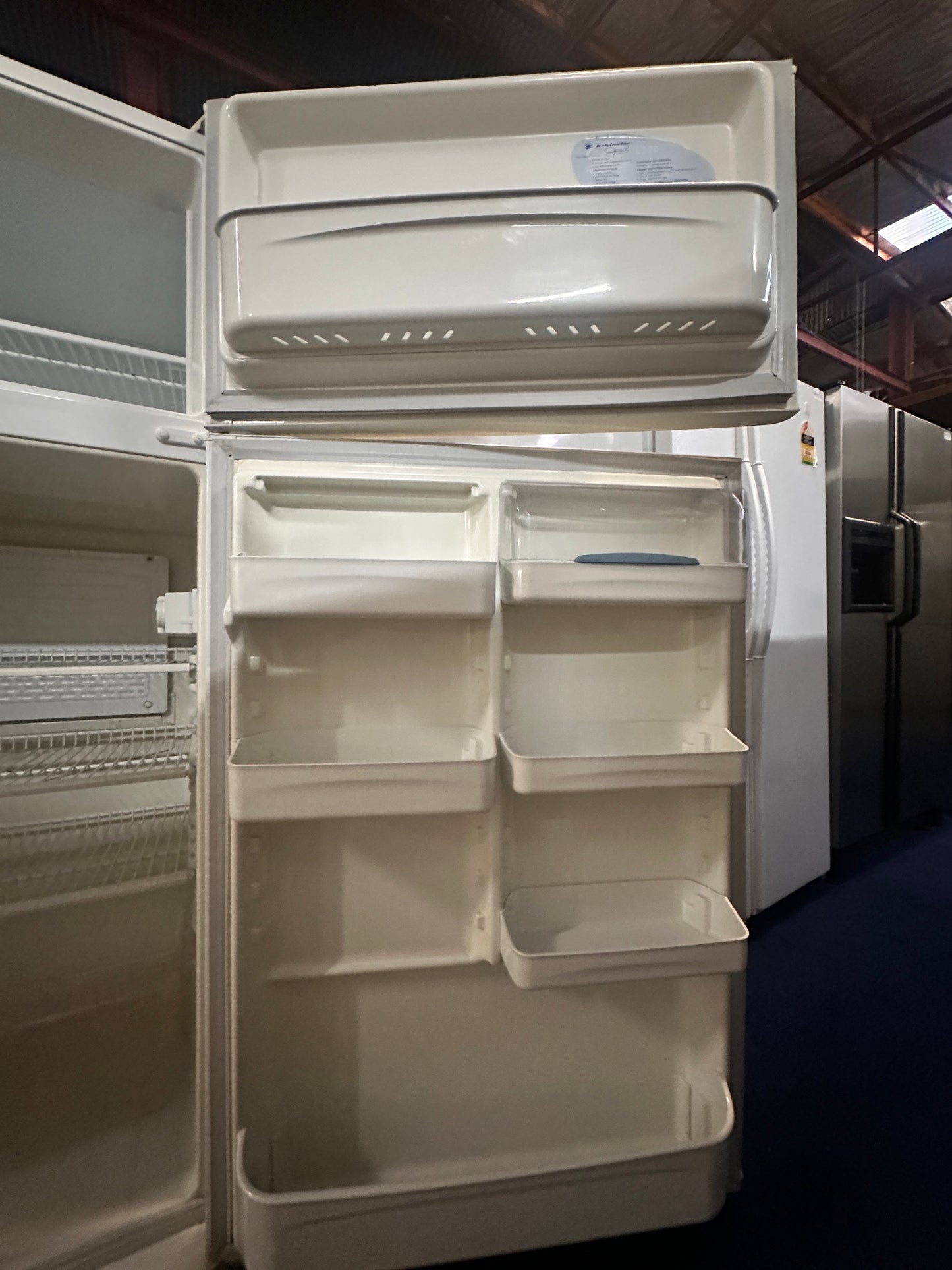 Kelvinator Top Mount Fridge Freezer 520L C520F-R