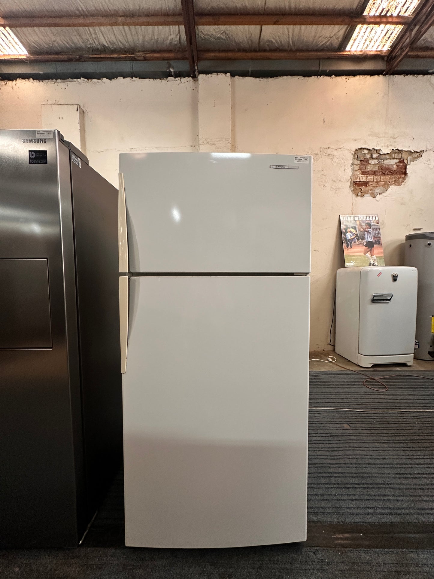 Westinghouse Top Mount Fridge Freezer 517L RJ522V-R