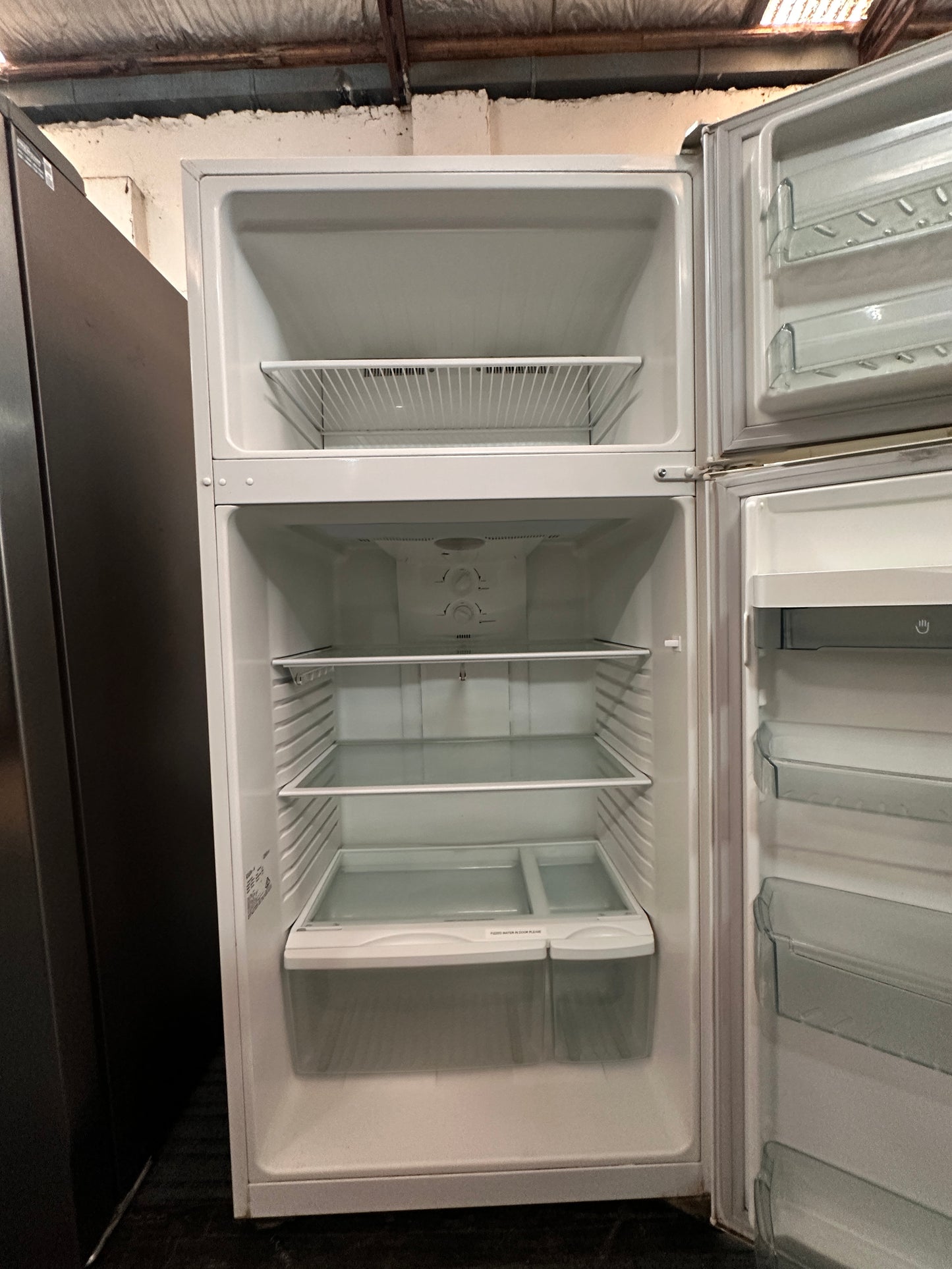 Westinghouse Top Mount Fridge Freezer 517L RJ522V-R