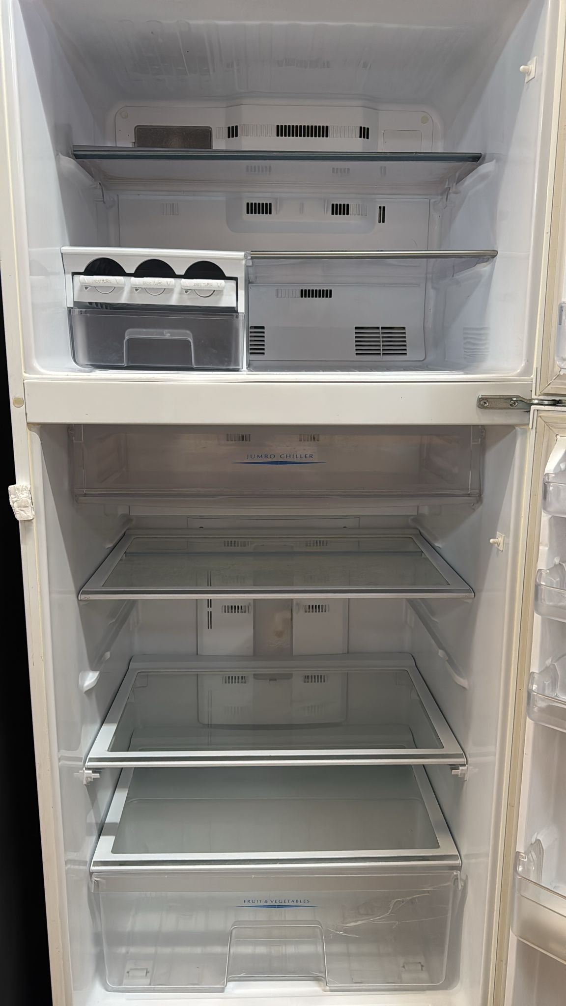 Mitsubishi Top Mount Fridge Freezer 560L, MR560PWA (32883)