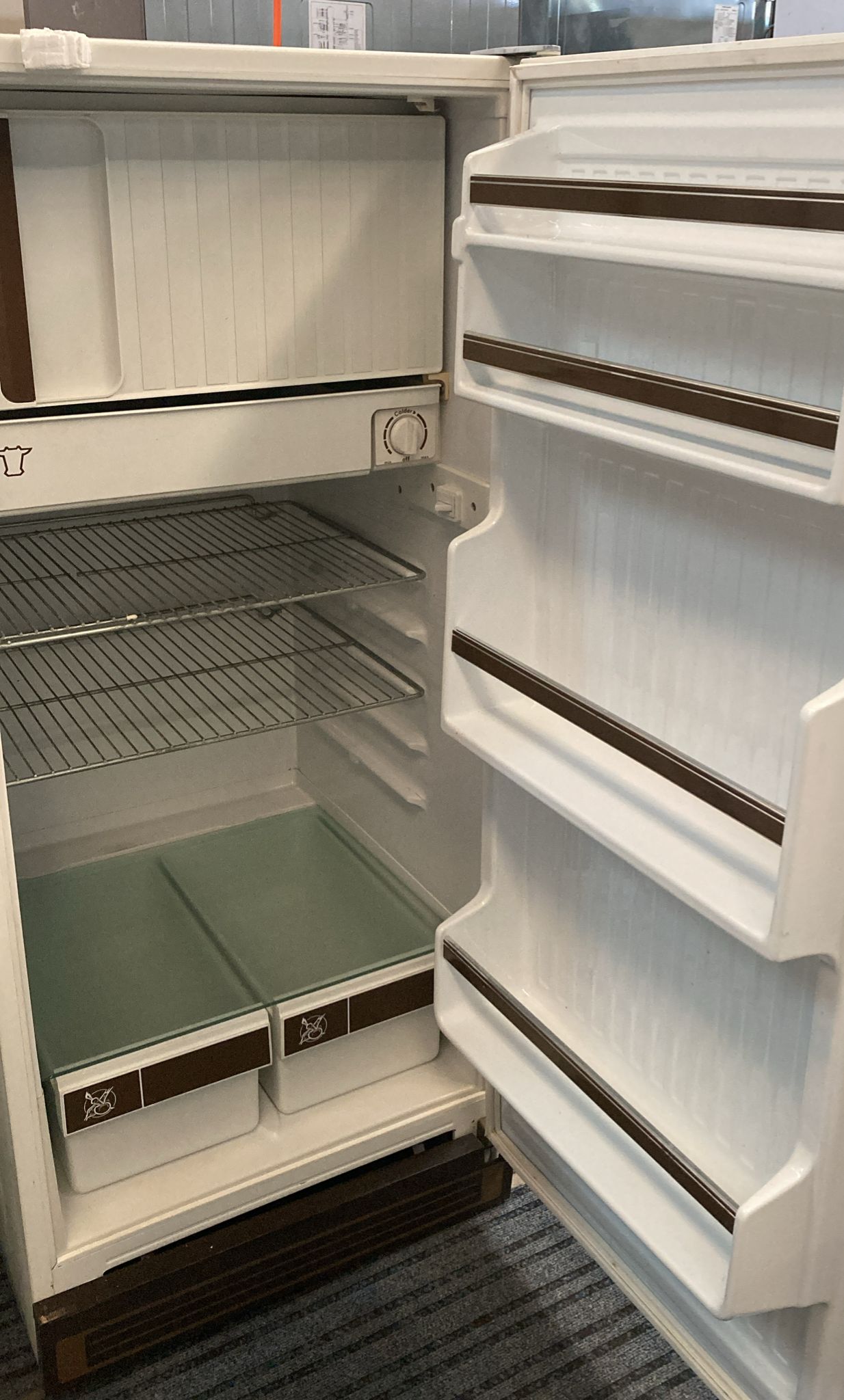 Malleys Single Door Fridge Freezer 300L, (33082)