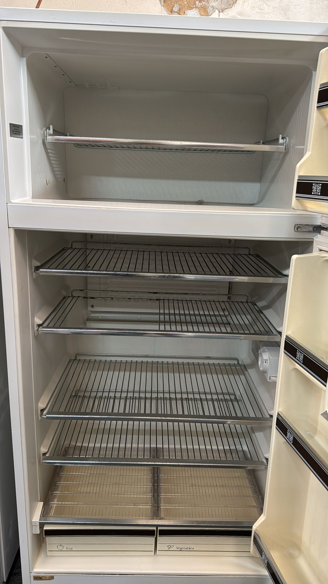 Rankarena 470LTop Mount Fridge Freezer, AT470R (33225)