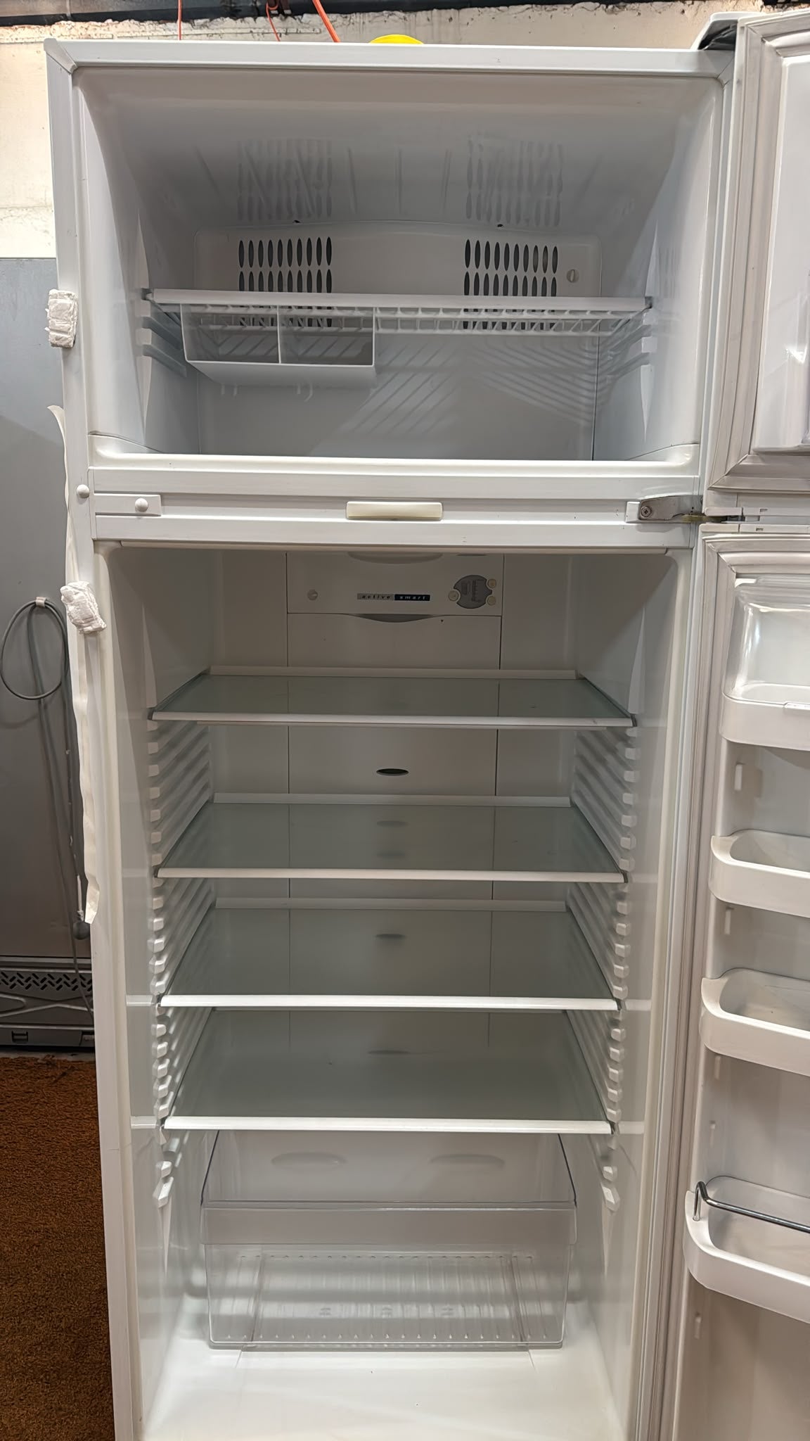 Fisher & Paykel Top Mount Fridge Freezer 440L, E440T (33291)
