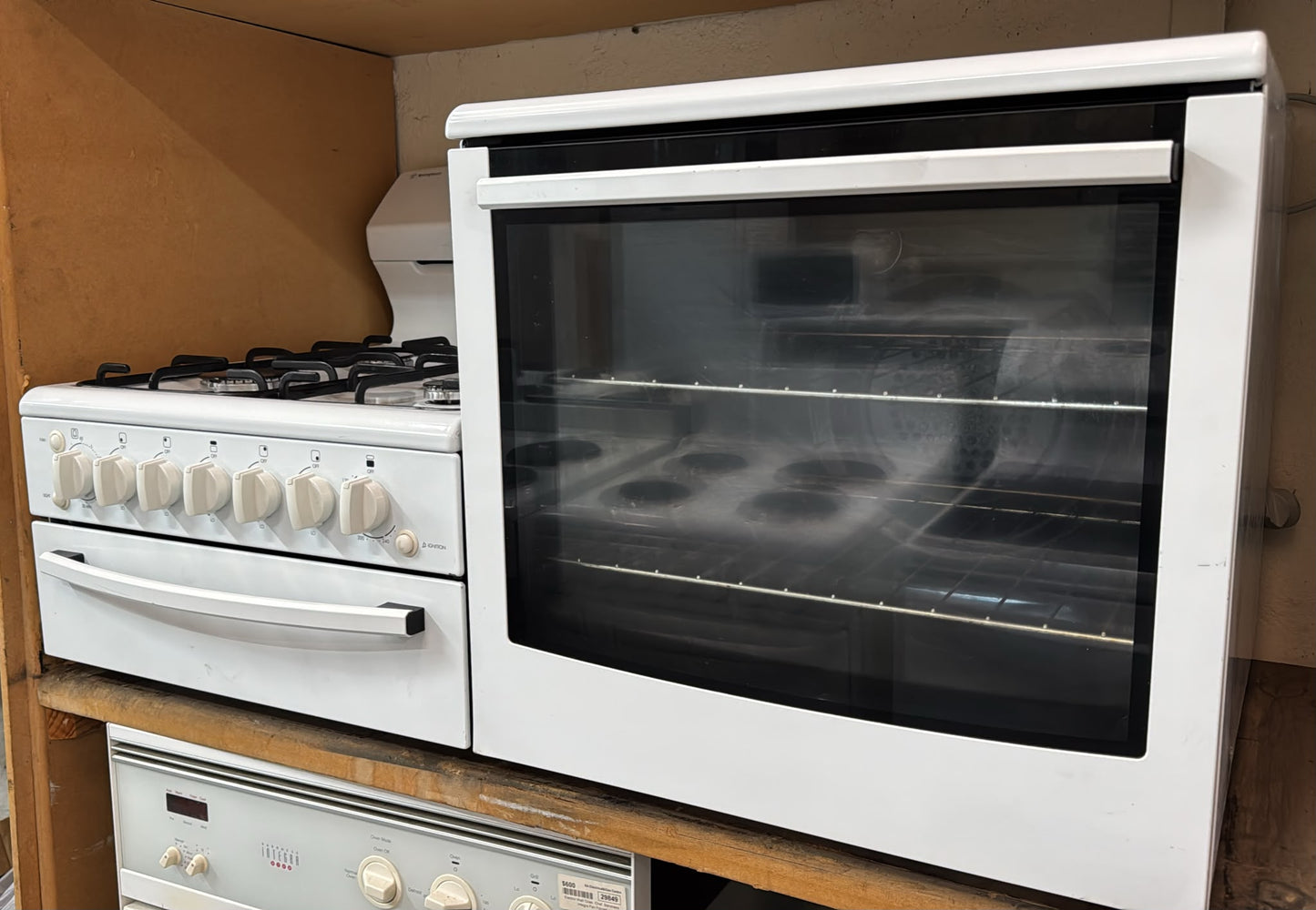 Westinghouse Natural Gas Elevated Stove (33495)