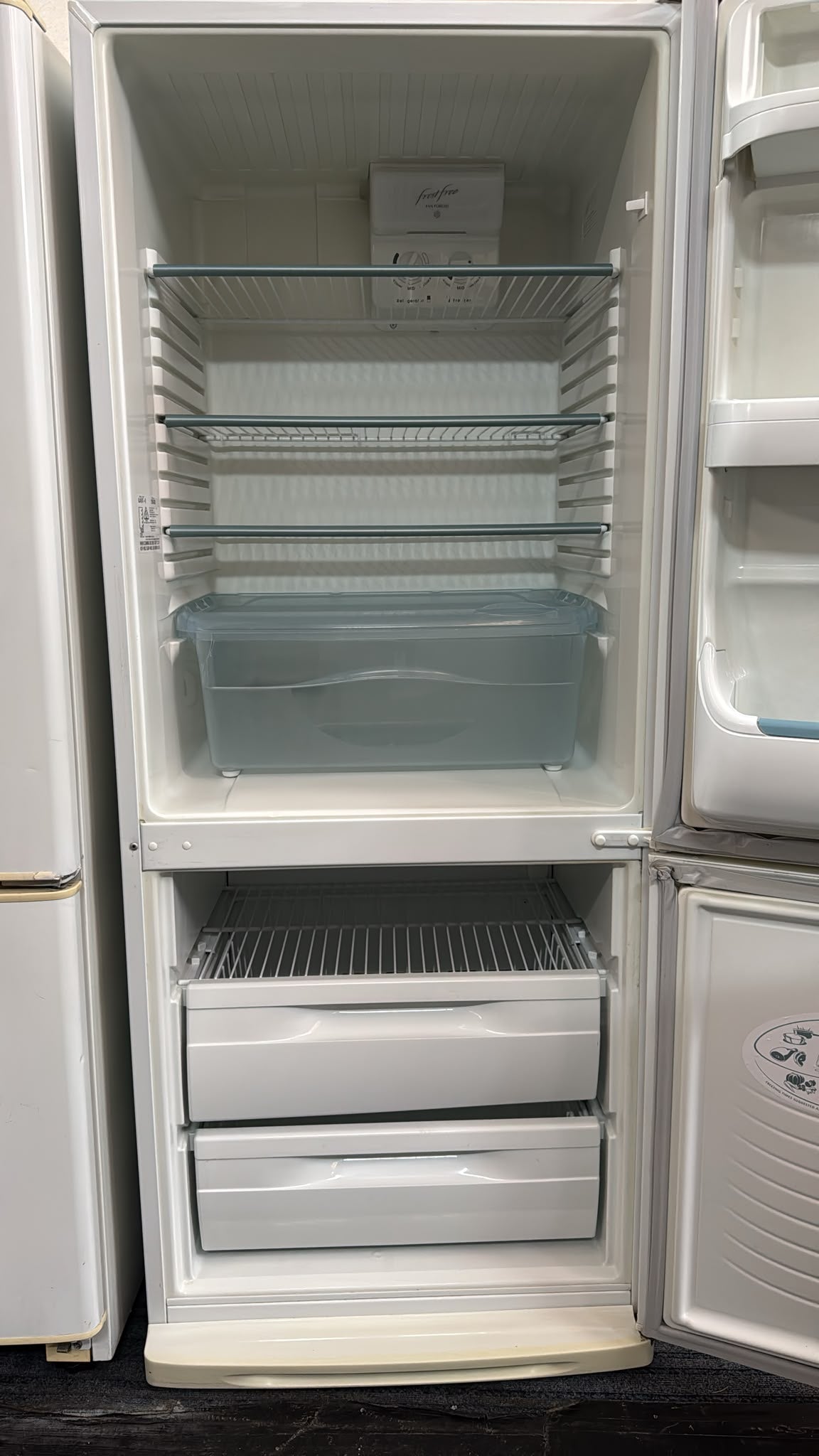 Westinghouse Bottom Mount Fridge Freezer 420L BJ424TR (32542)