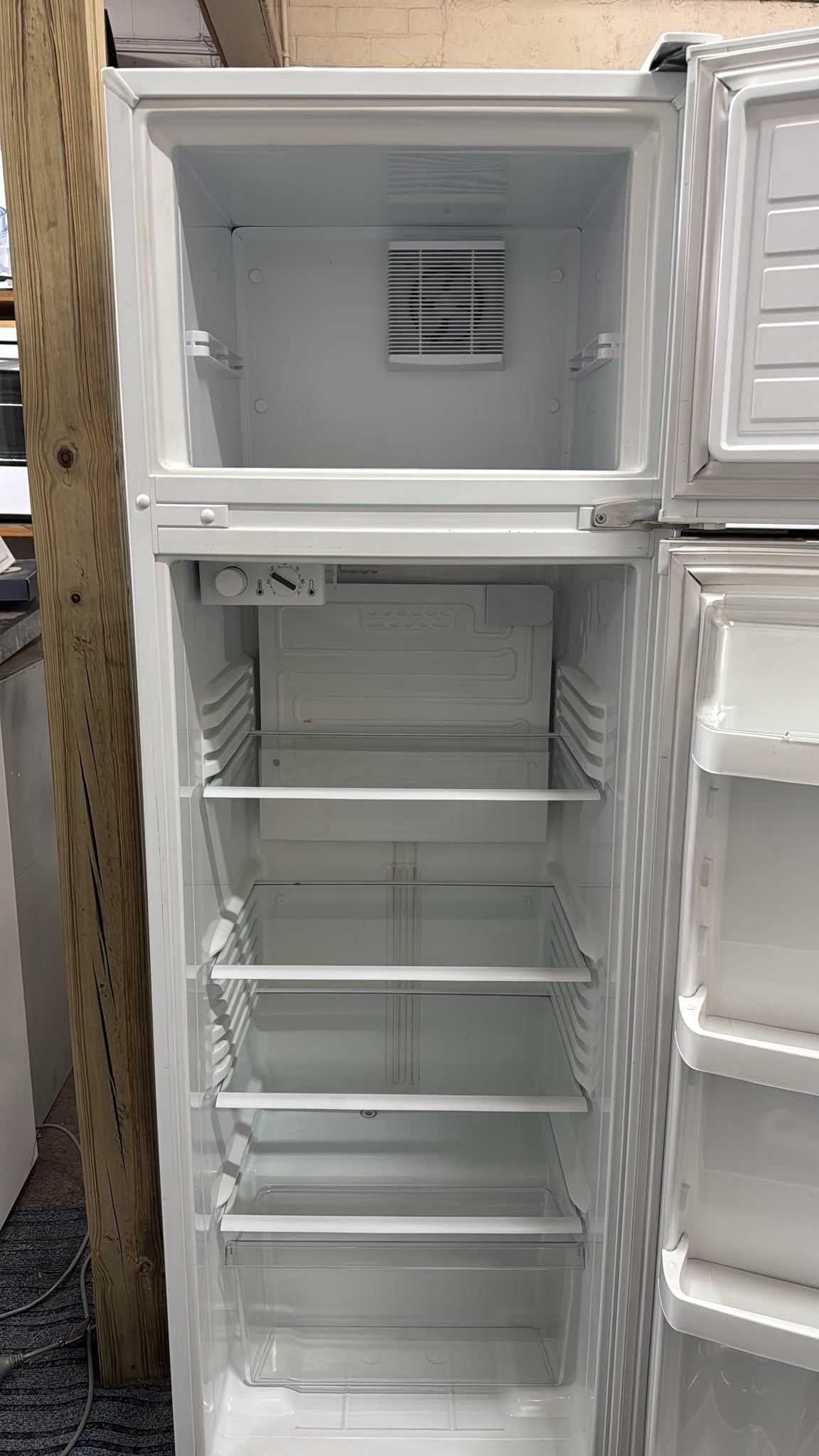 Fisher & Paykel Top Mount Fridge Freezer 249L, E249T (33728)