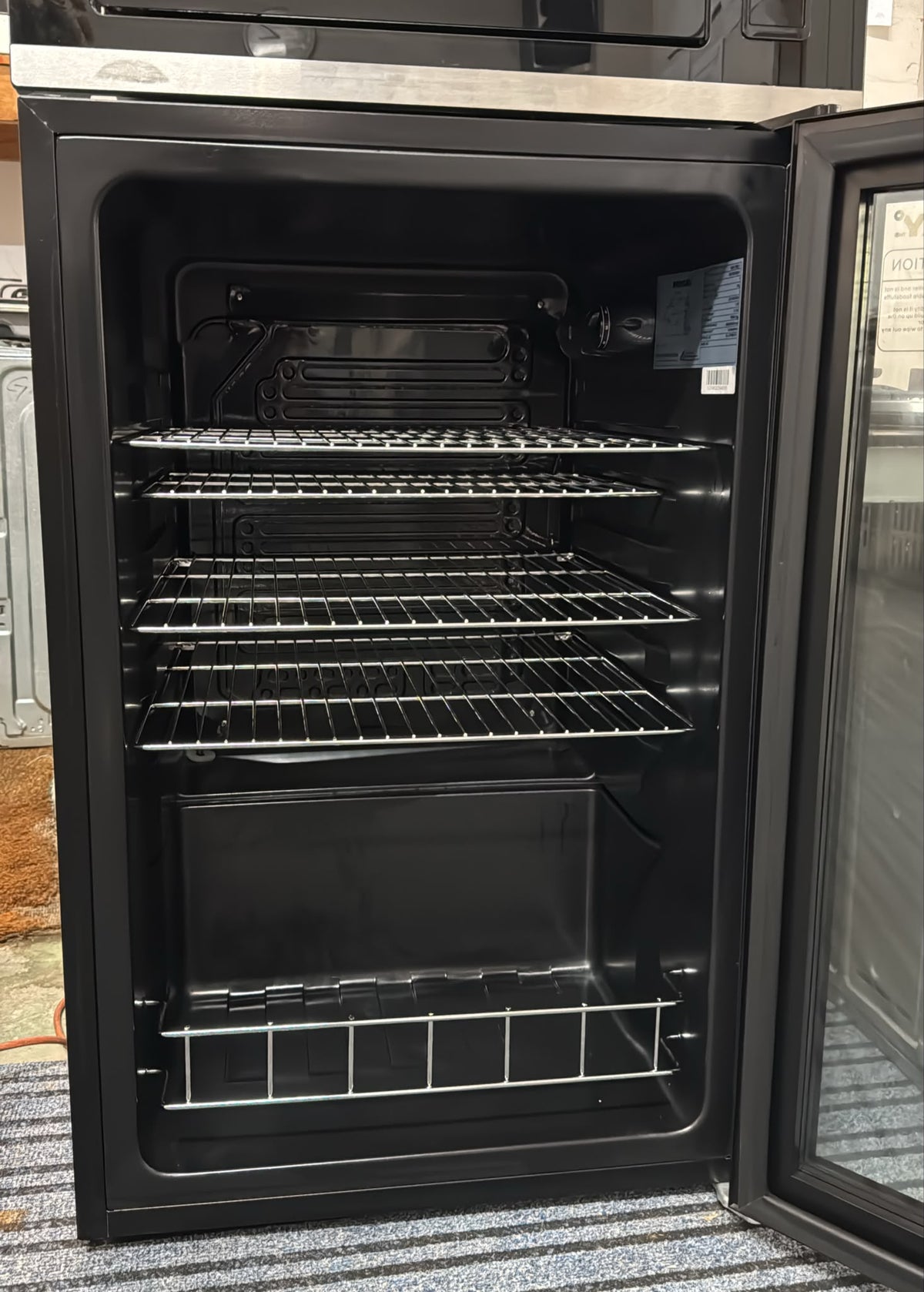 Husky Wine Cooler 130L, HUSCNSIL 33746)