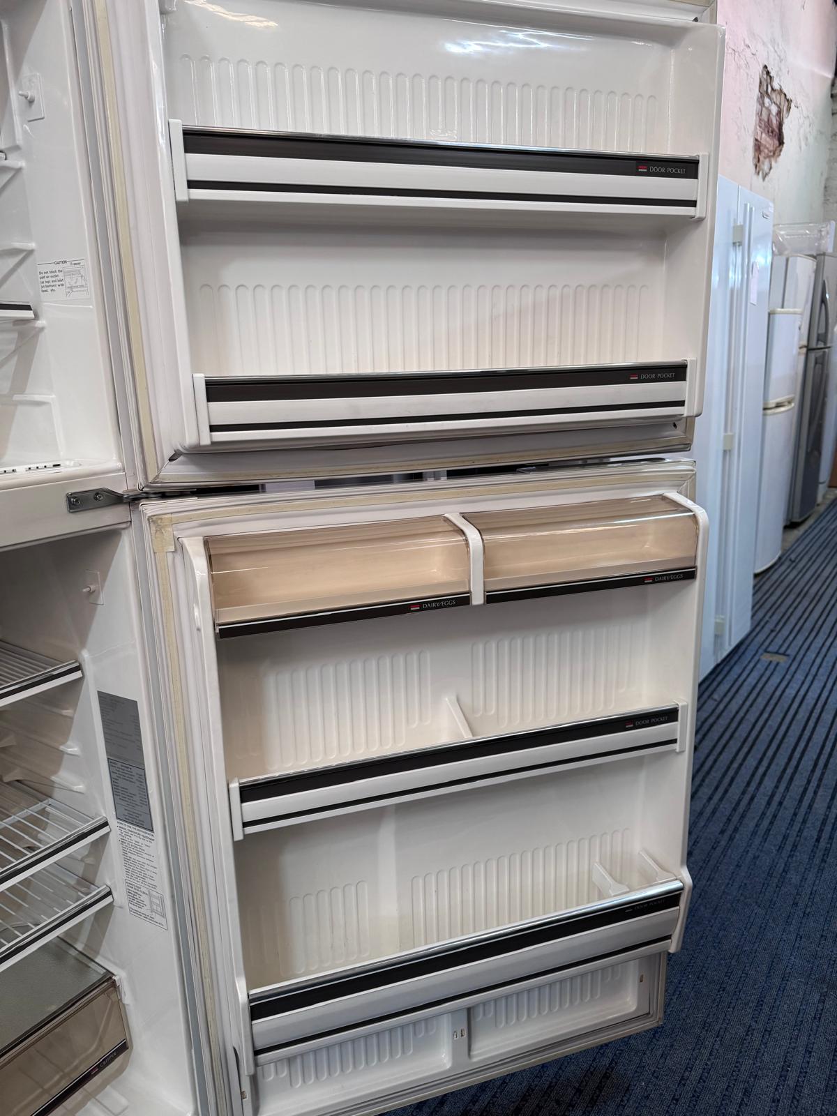 Fujitsu Top Mount Fridge Freezer 490L 32303 L1