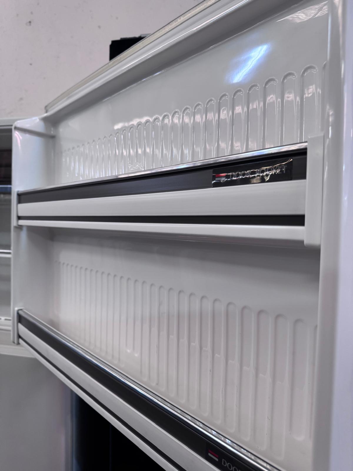 Fujitsu Top Mount Fridge Freezer 490L 32303 L1