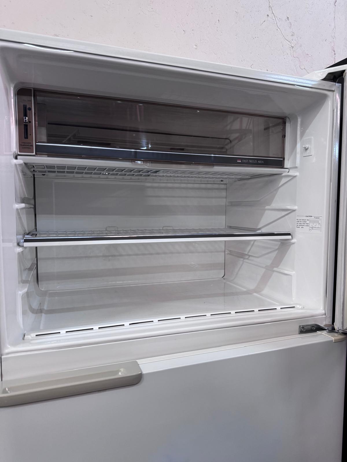 Fujitsu Top Mount Fridge Freezer 490L 32303 L1