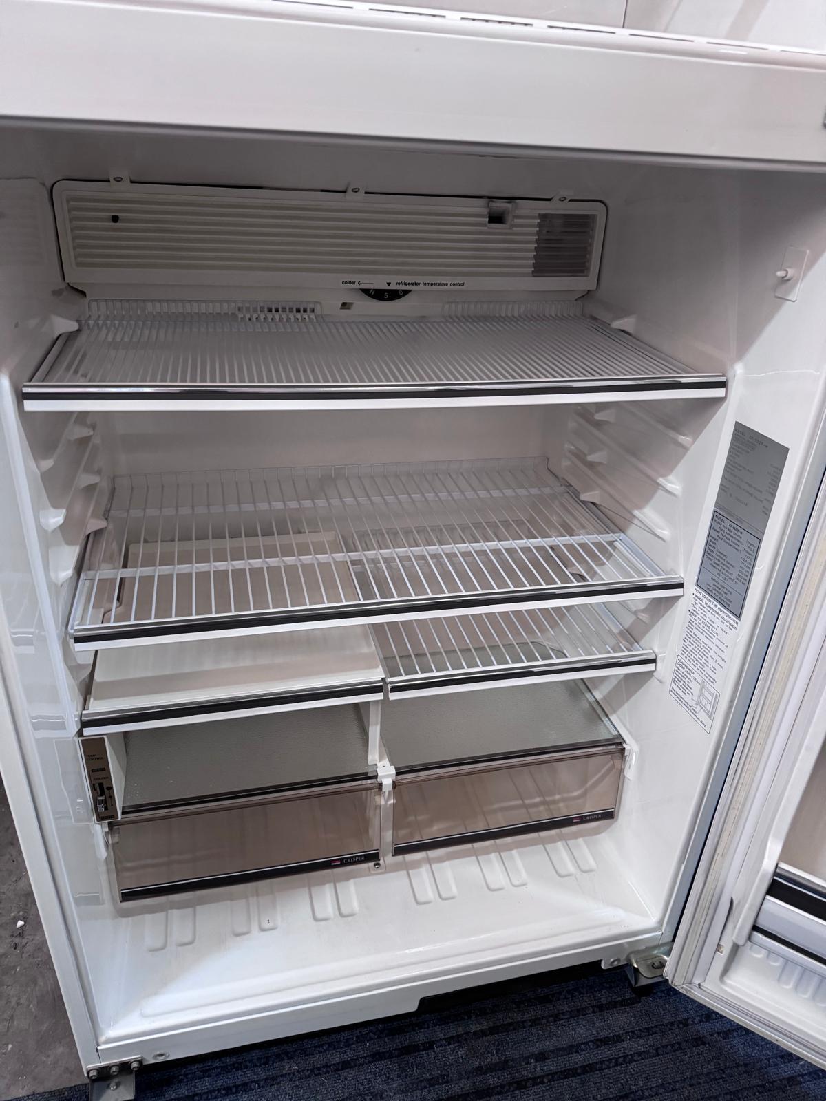 Fujitsu Top Mount Fridge Freezer 490L 32303 L1