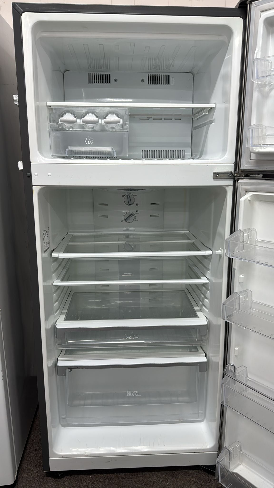 Electrolux 420L Top Mount Fridge Freezer, ETM4200SCR (32912)