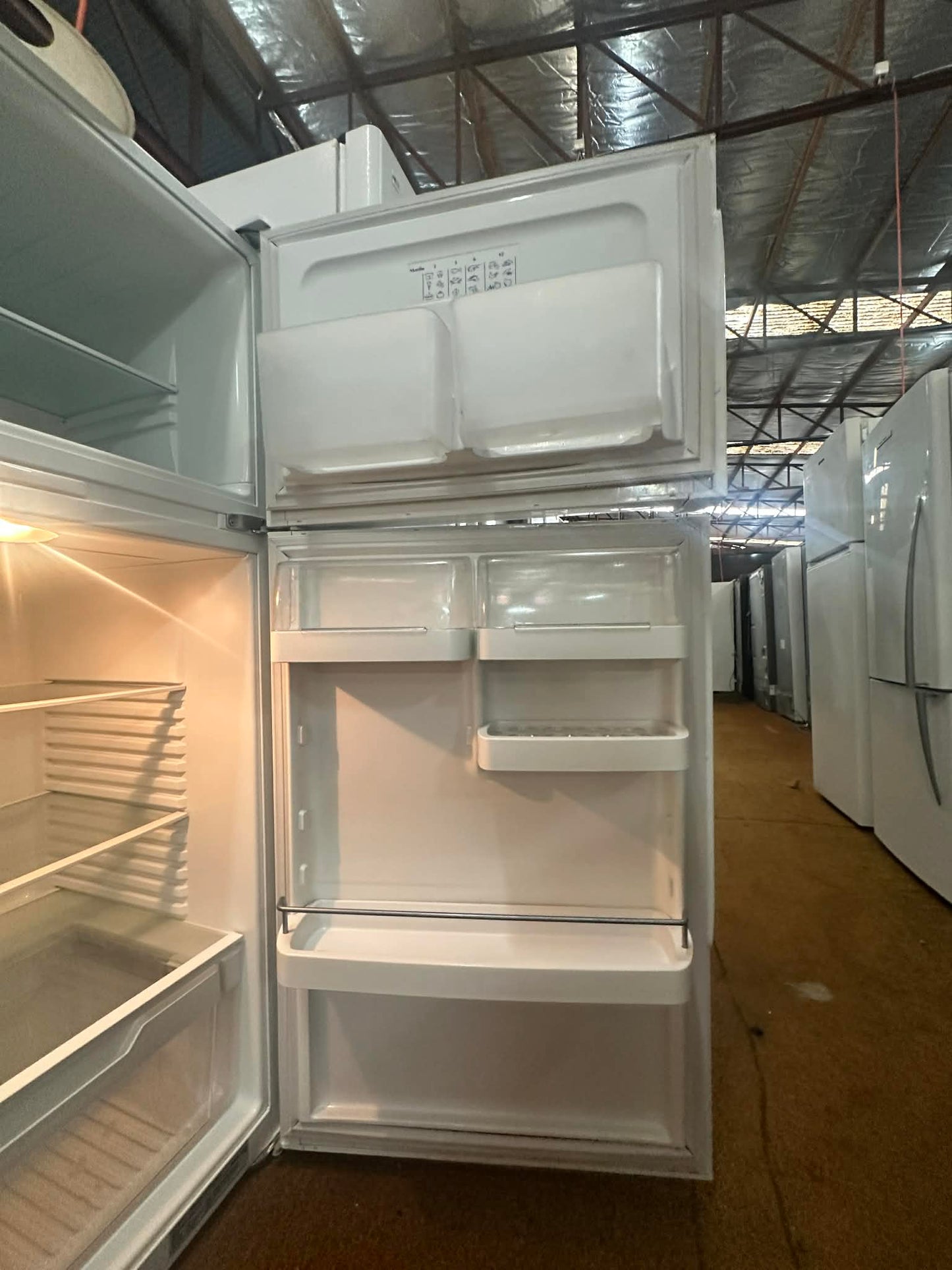 Fisher & Paykel Top Mount Fridge Freezer 329L, E331T (33047)