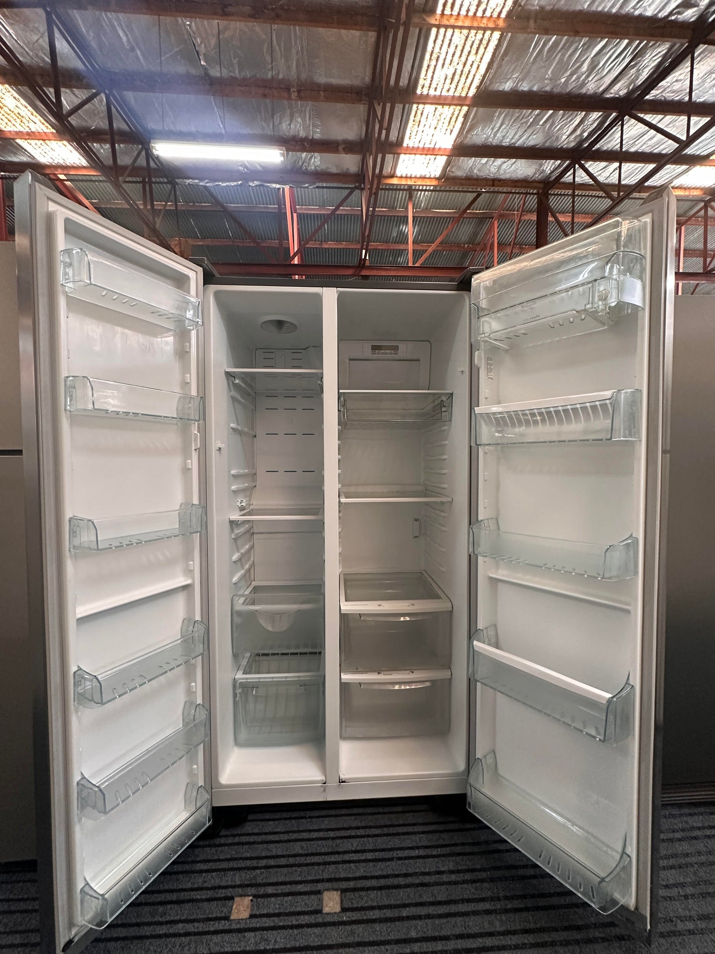 Westinghouse Side by Side Fridge Freezer 606L WSE6100SF