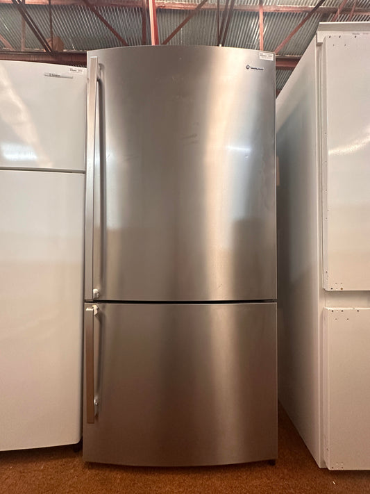 Westinghouse Bottom Mount Fridge Freezer 529L WBE5314SA