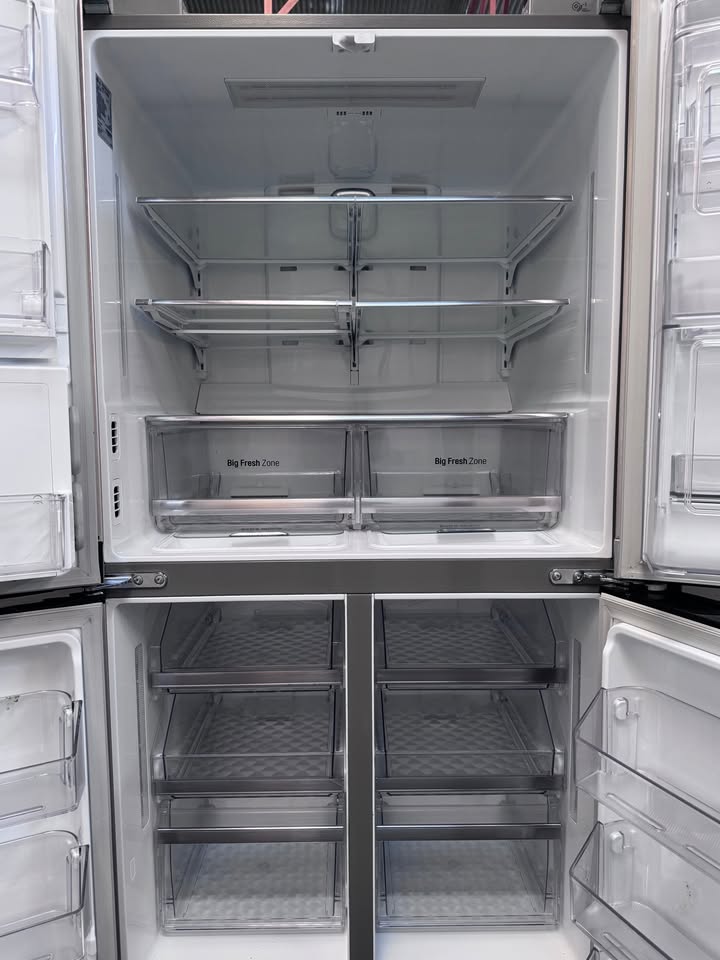 LG French 4 Door Fridge Freezer 688L GF-5D906SL 32445