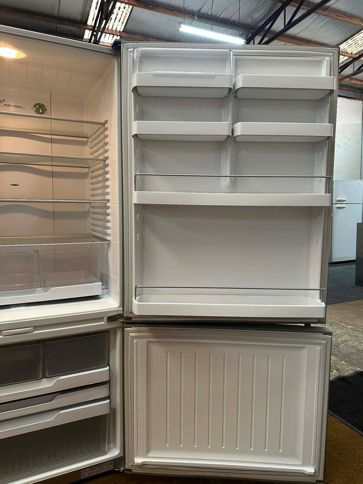 Haier Top Mount Fridge Freezer 422L, HRF422TW1 (33067)