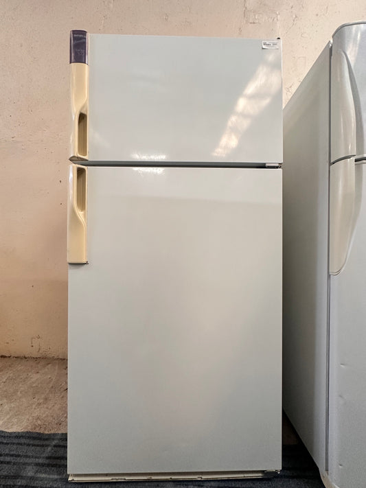 Westinghouse Top Mount Fridge Freezer 520L RJ522G-1