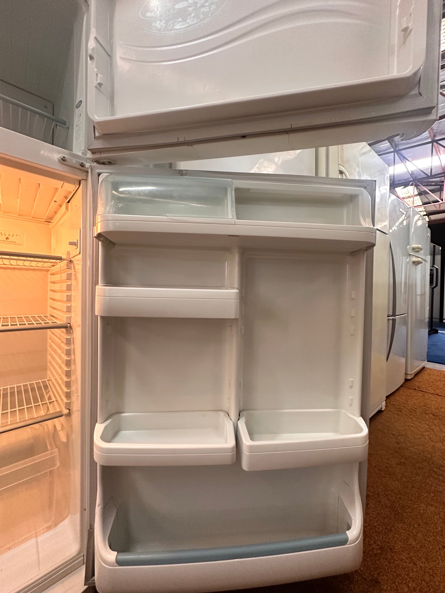 Westinghouse Top Mount Fridge Freezer 532L RJ532T-R