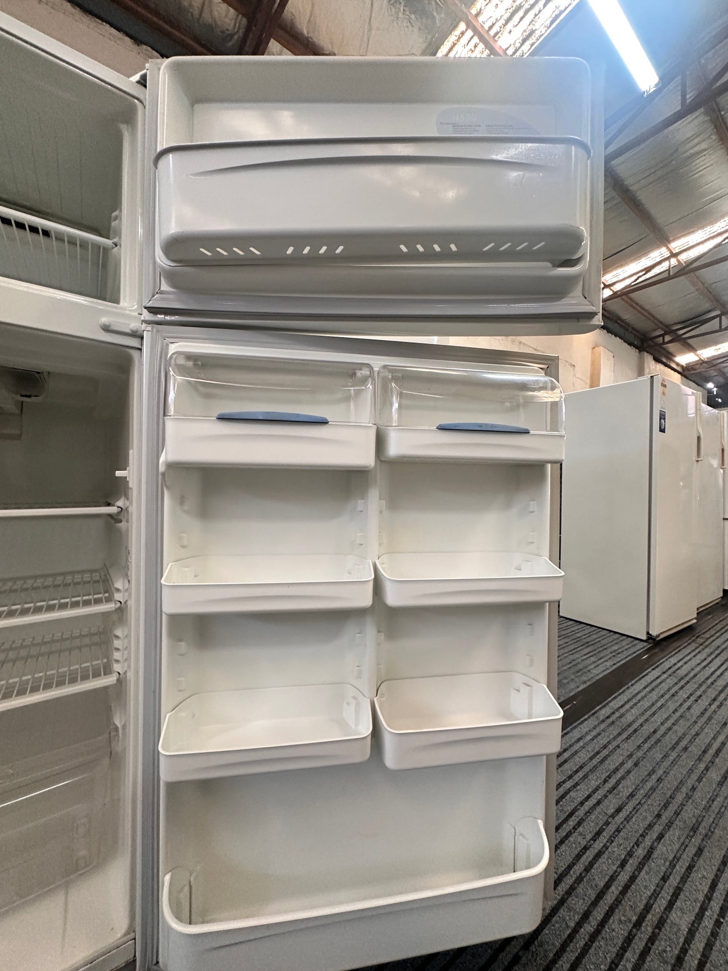 Kelvinator Top Mount Fridge Freezer 520L N520F-R*2