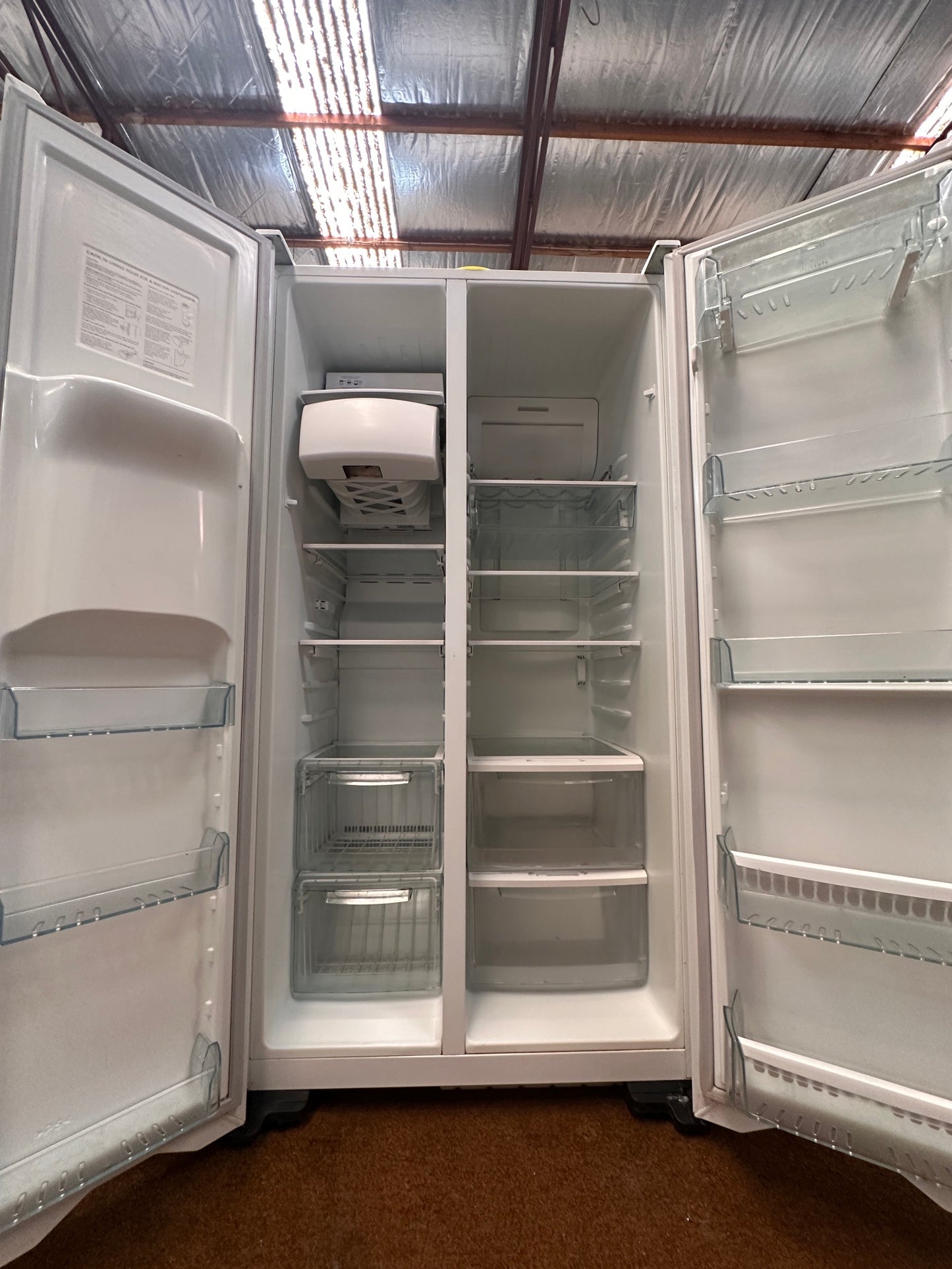 Westinghouse Side by Side Fridge Freezer 597L WSE6070WB*4