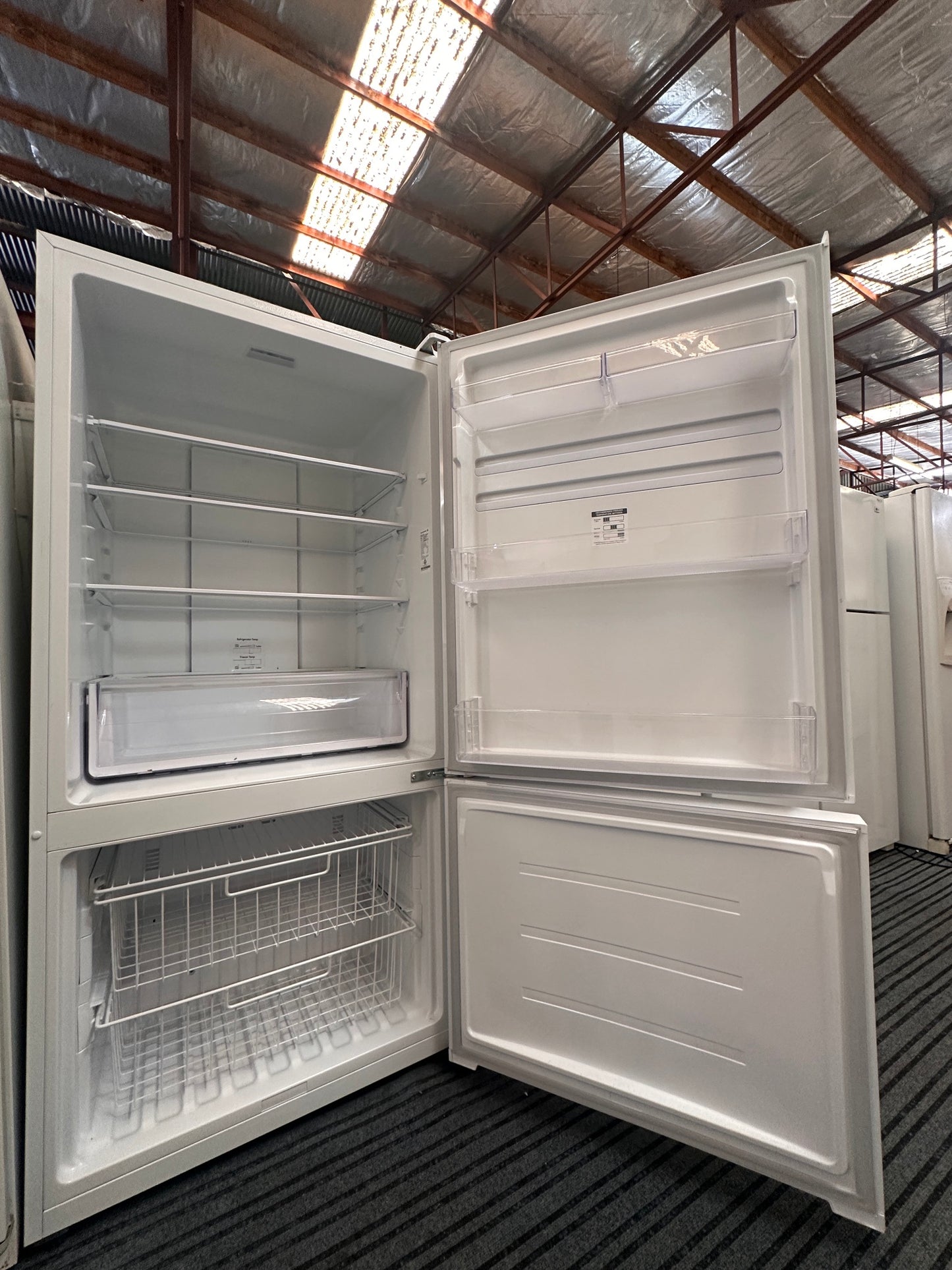 Kelvinator Bottom Mount Fridge Freezer 529L KBM5302WA